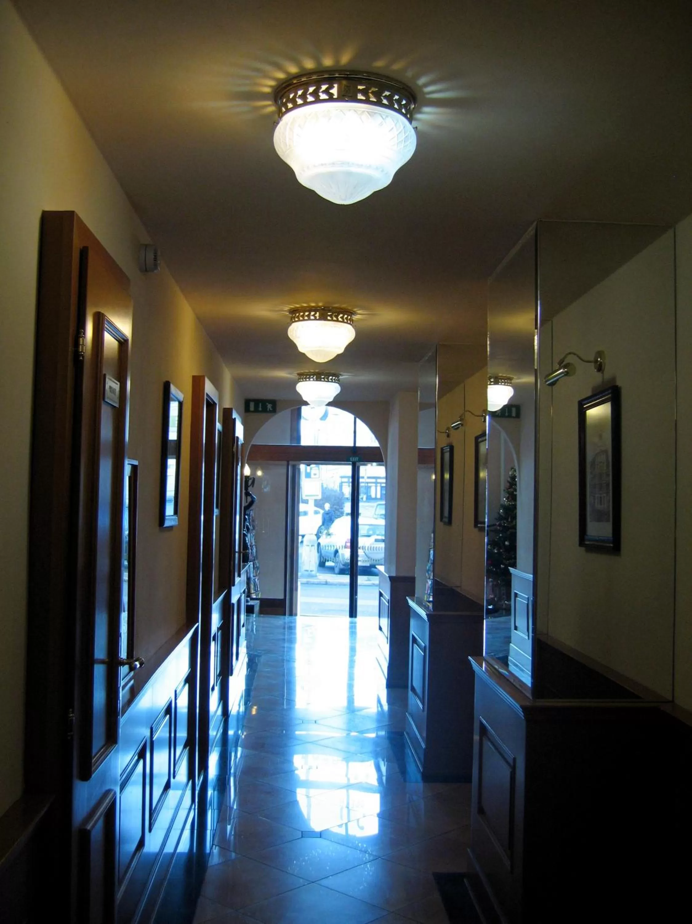 Night in Hotel Opera