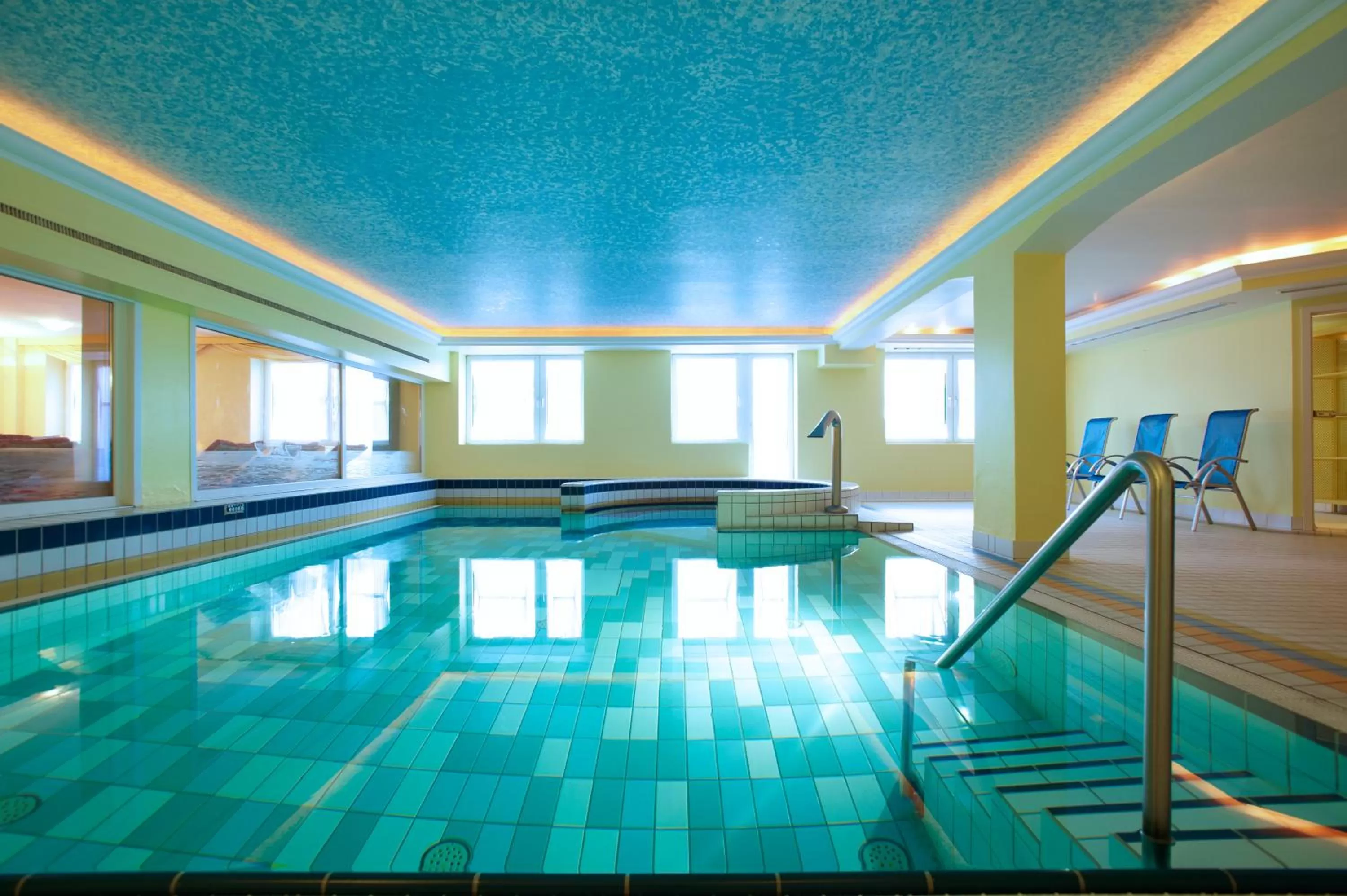 Swimming pool in Hotel Fährhaus