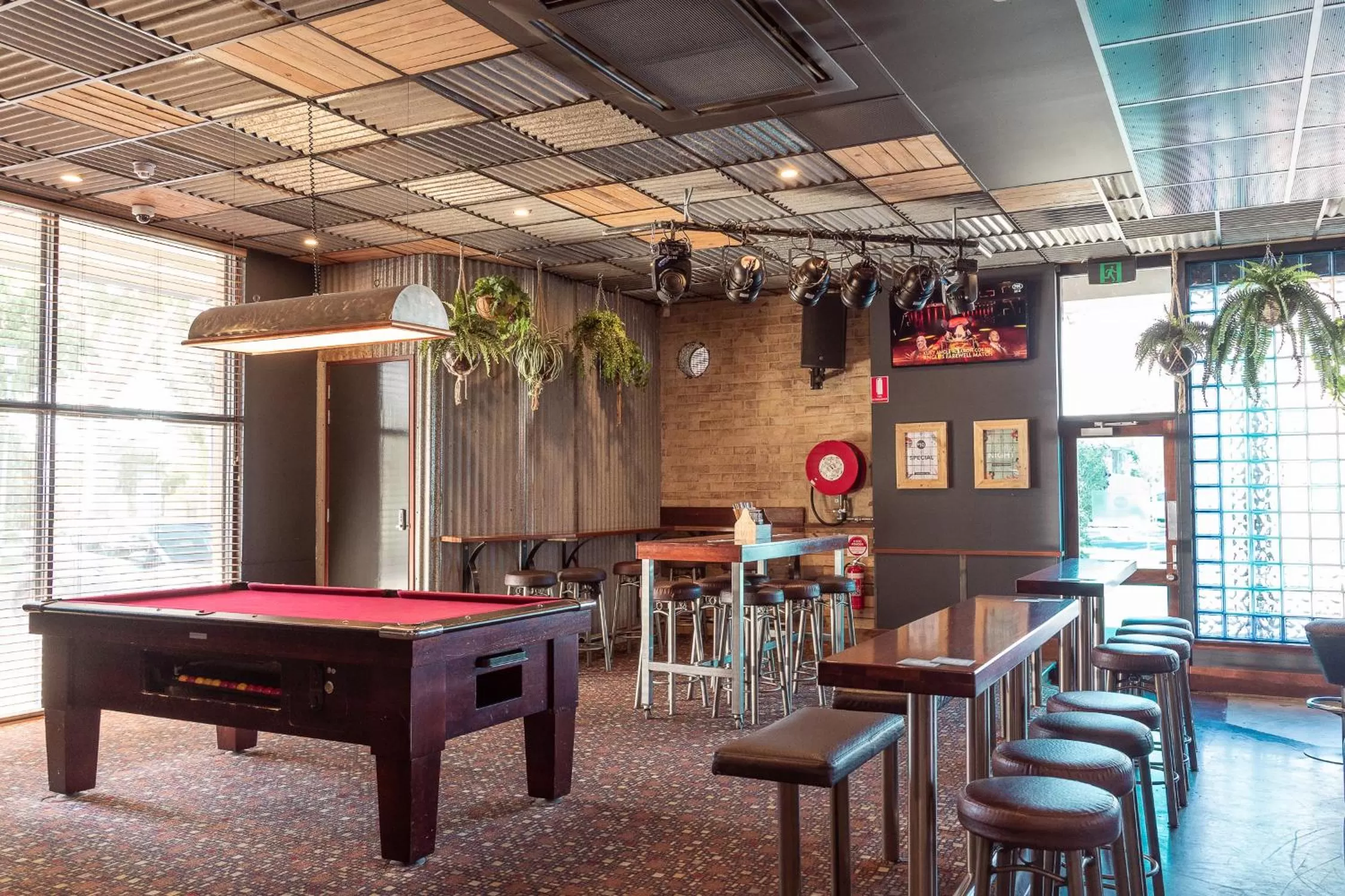 Billiard in Marion Hotel