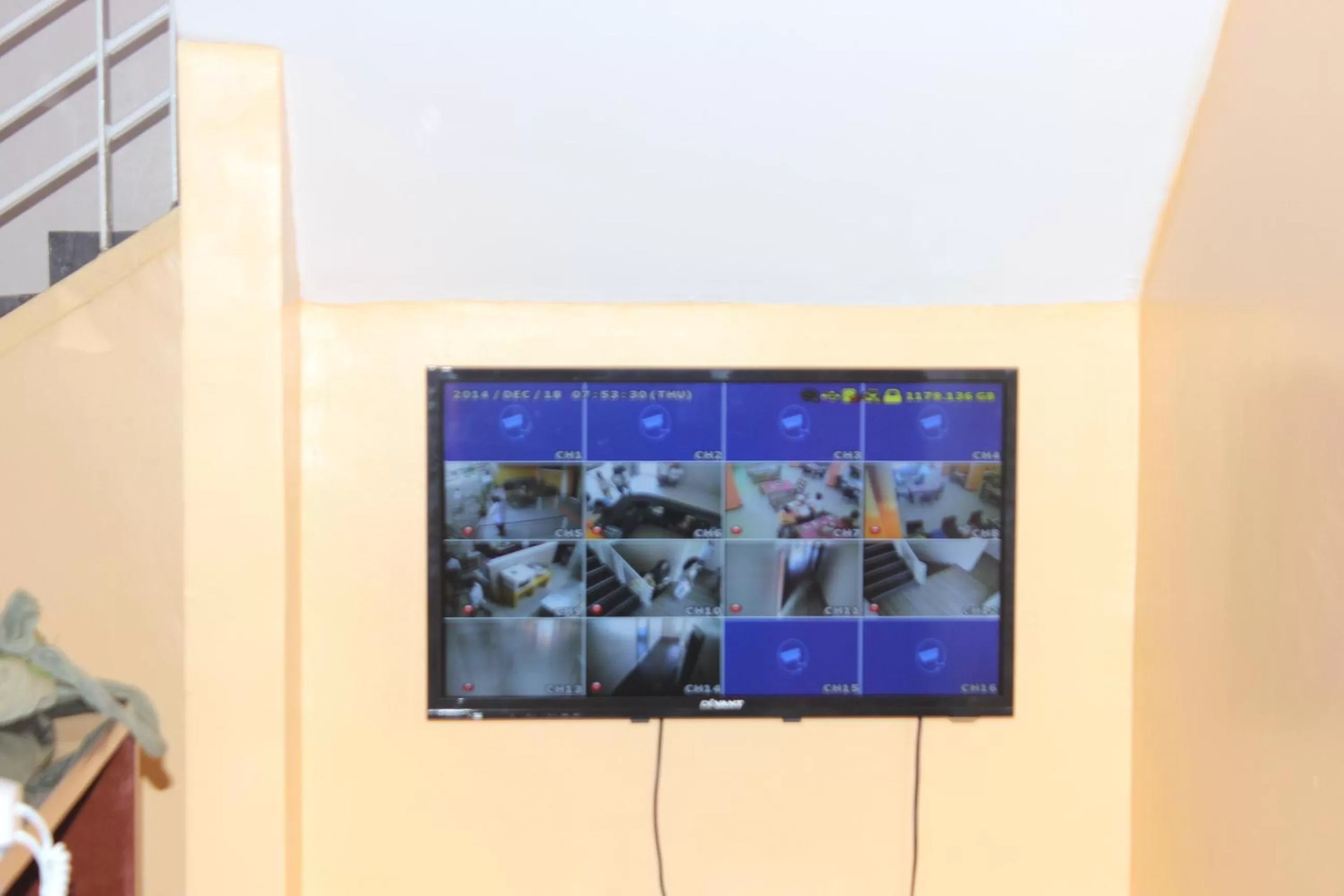 TV and multimedia in One Averee Bay Hotel