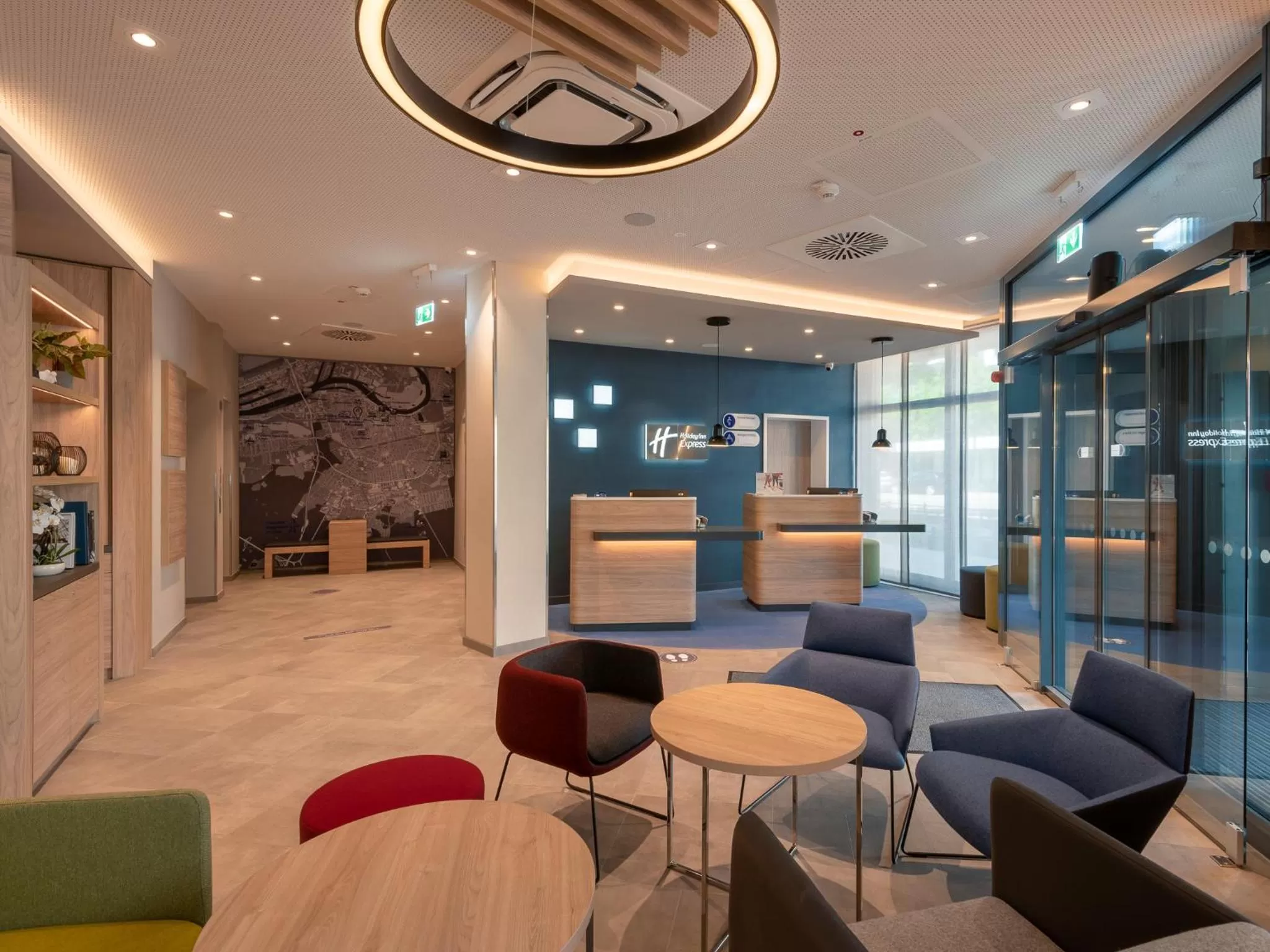 Lobby or reception in Holiday Inn Express - Offenbach by IHG