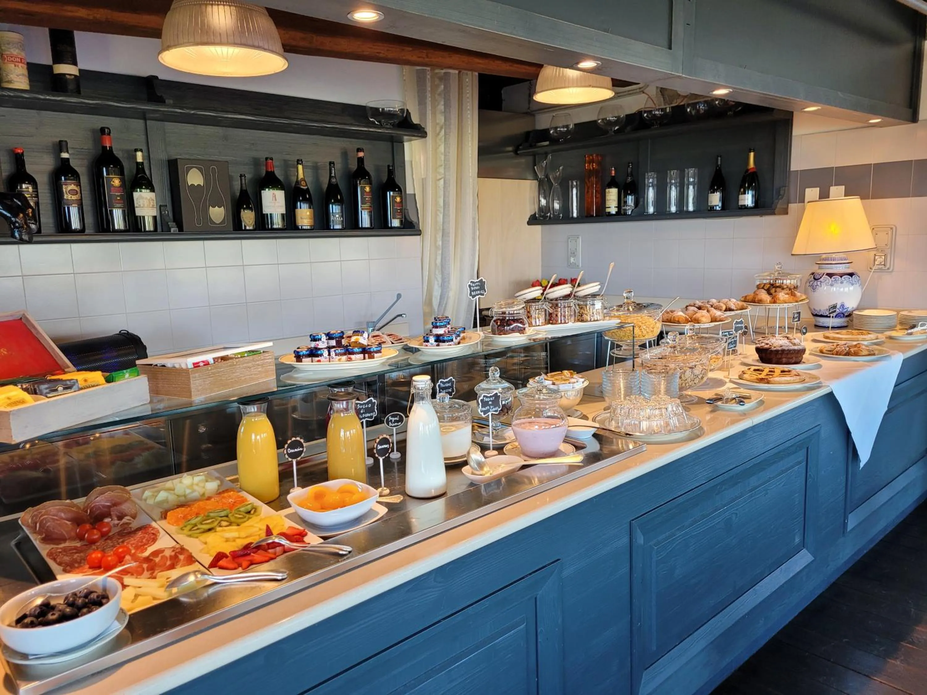 Breakfast in Relais Todini - Residenza d'epoca - Luxury Historic house