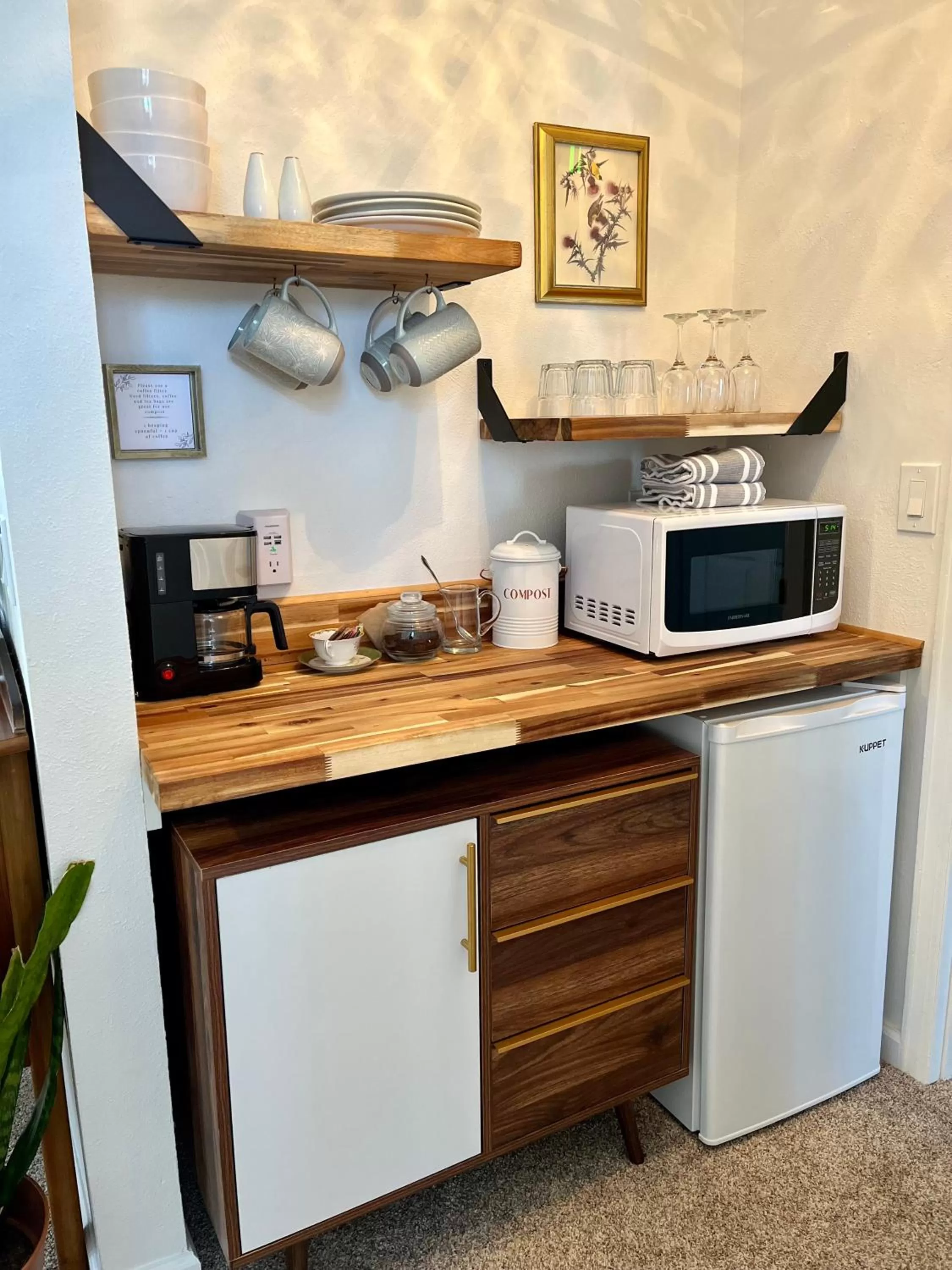 Coffee/tea facilities in Flora House Denver