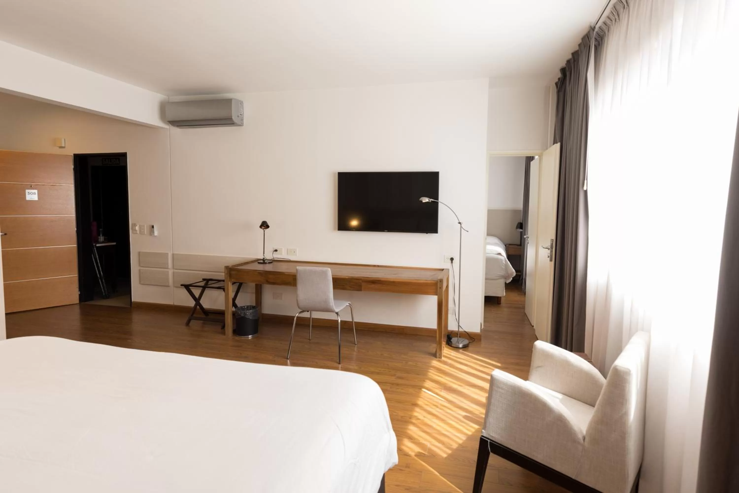 Bed in Be Hollywood!