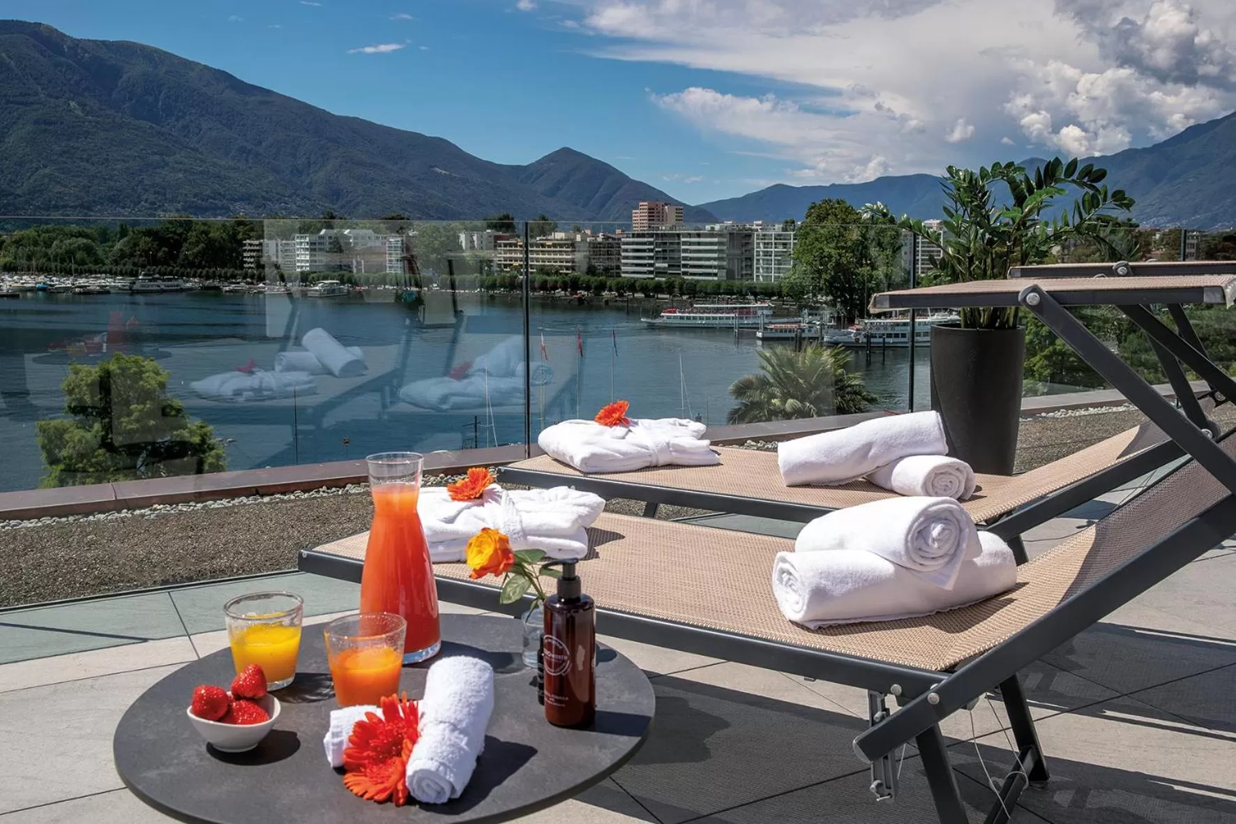 City view in Hotel Lago Maggiore - Welcome!