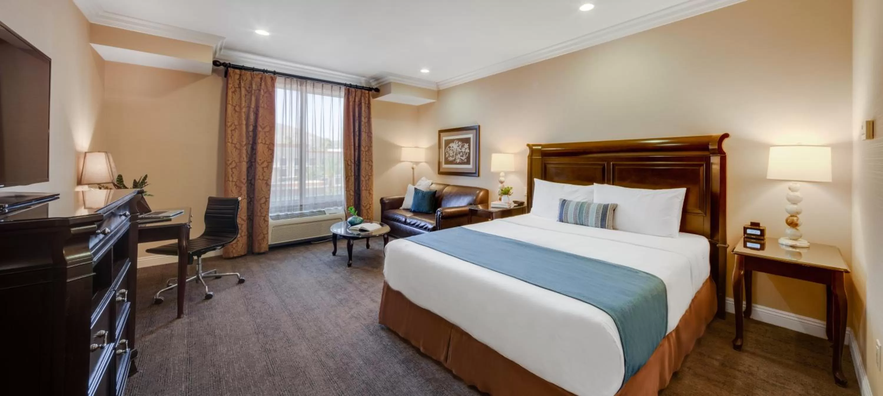 Bedroom, Bed in Ayres Hotel & Spa Moreno Valley/Riverside