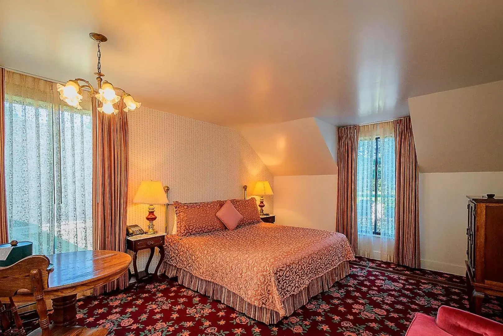 King Room - Disability Access in Hill House Inn King Room - Disability Access in Hill House Inn