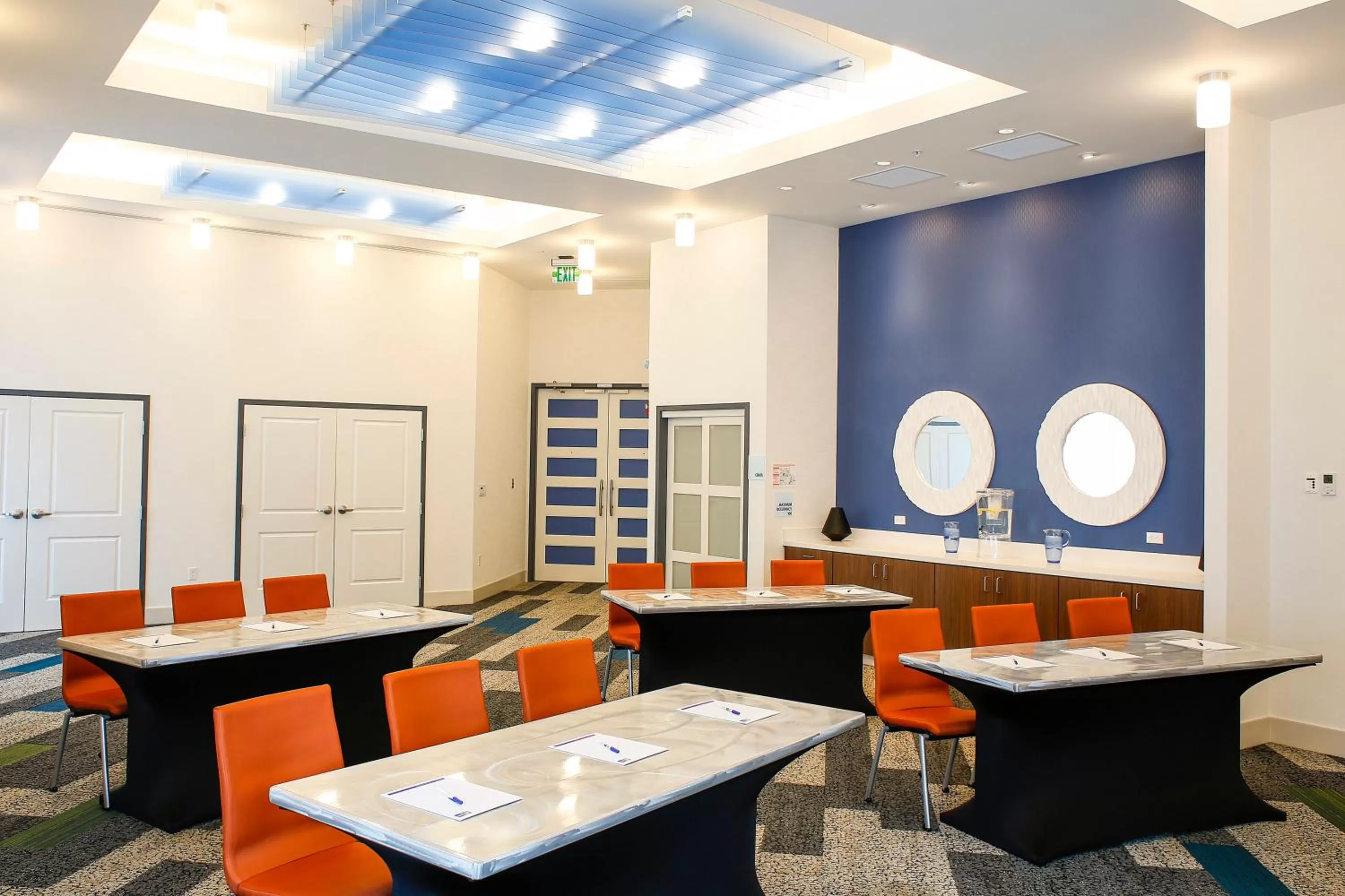 Meeting/conference room in Holiday Inn Express & Suites Downtown Louisville by IHG