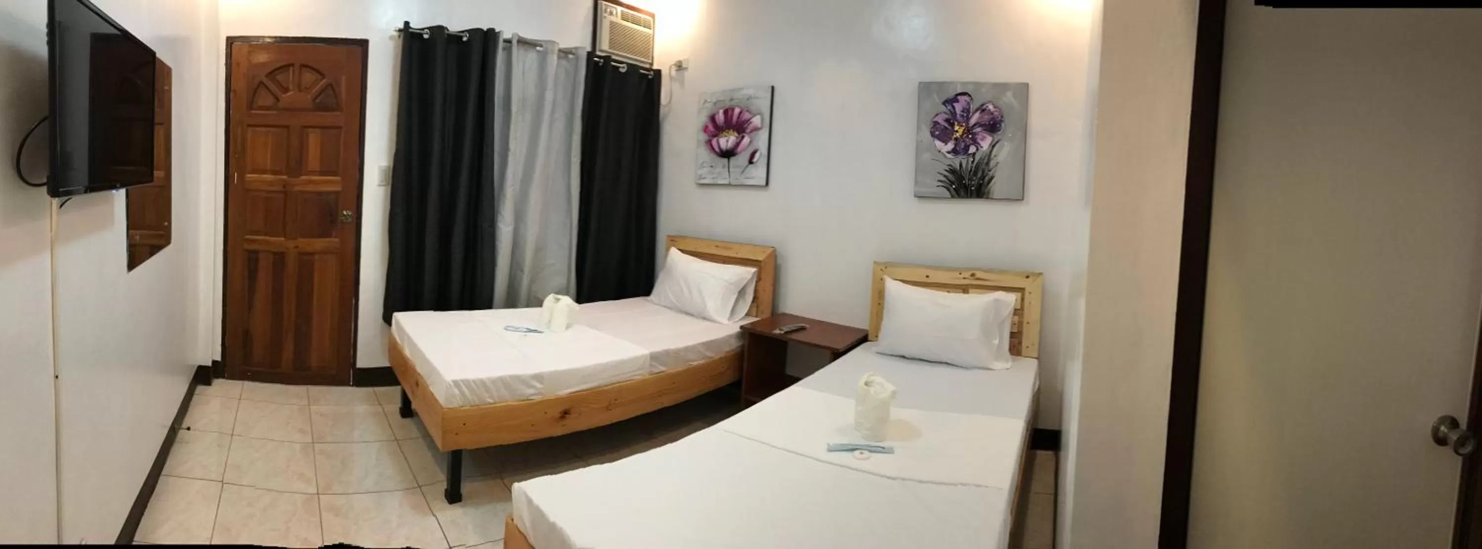 Photo of the whole room, Bed in Macky's Hidden Inn