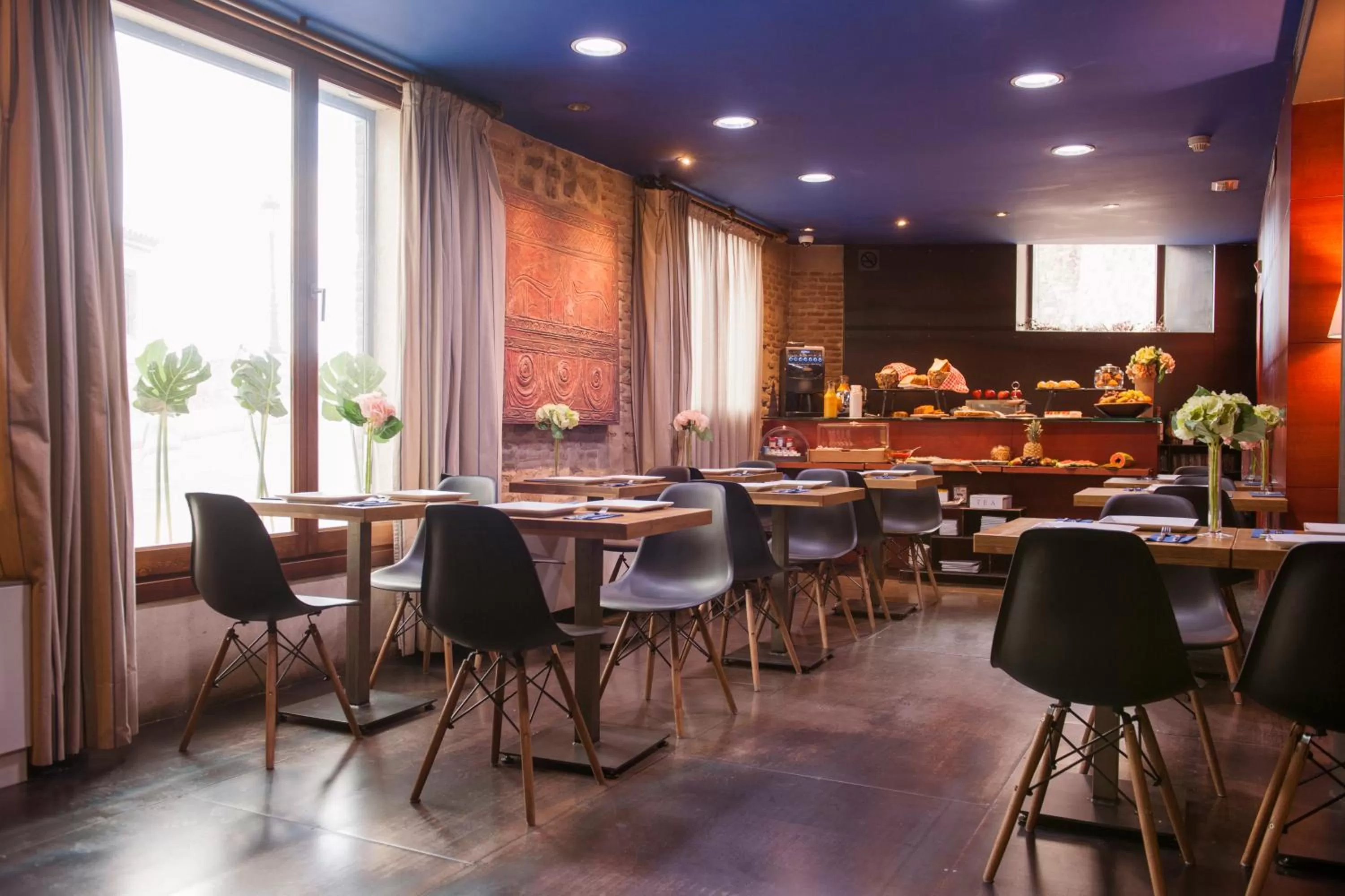 Breakfast in Abad Toledo