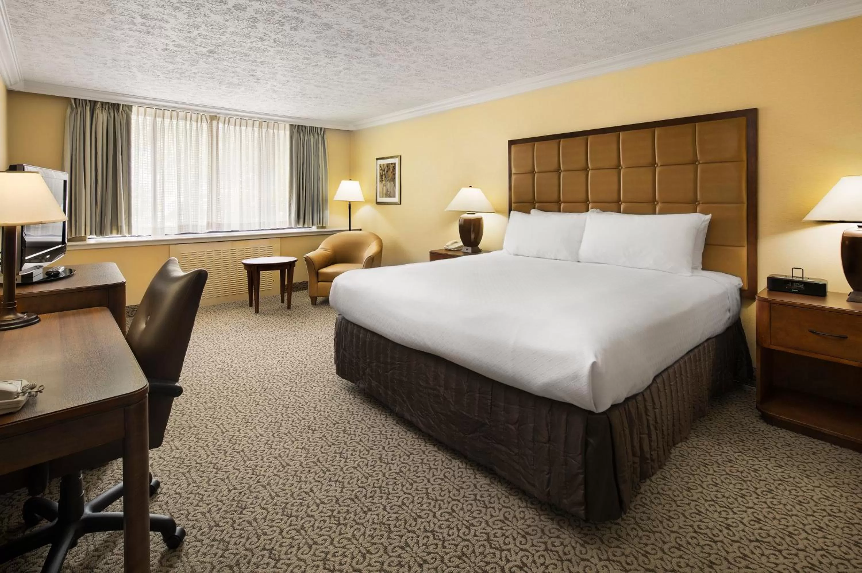 Junior King Suite with Accessible Roll-In Shower in Crowne Plaza Louisville Airport Expo Ctr by IHG
