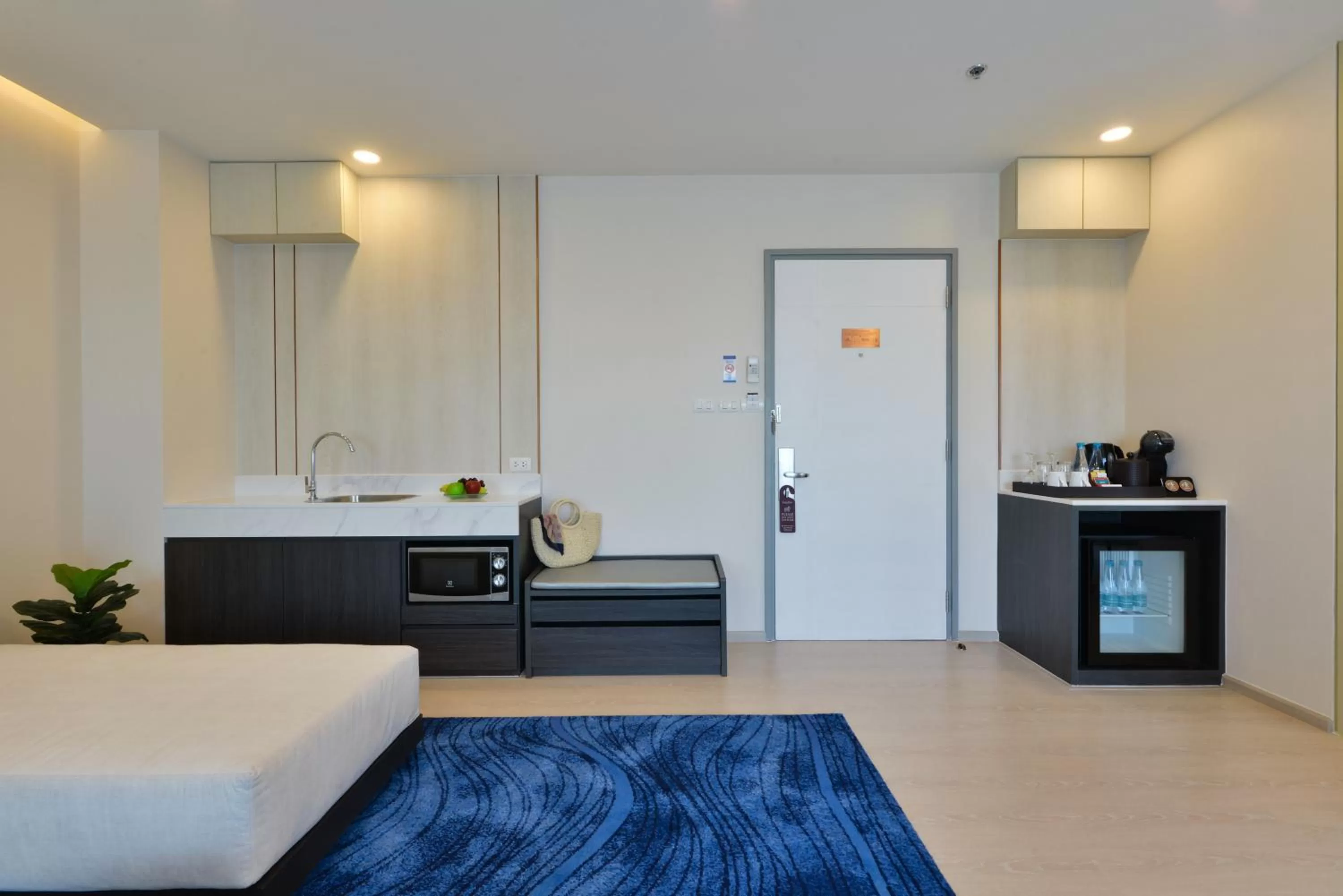 Living room, Bed in Centre Point Prime Hotel Pattaya