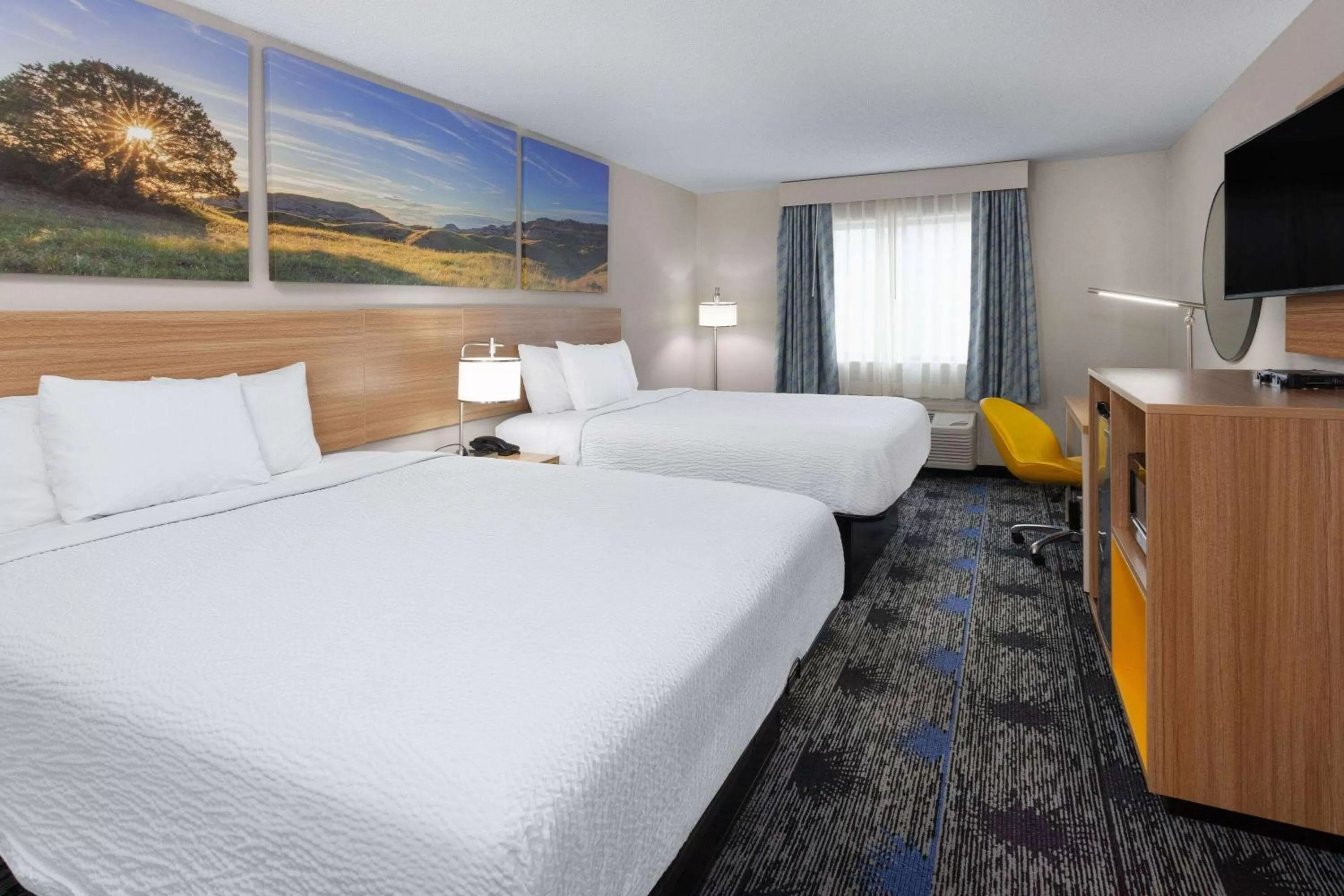 Photo of the whole room, Bed in Days Inn by Wyndham Wooster