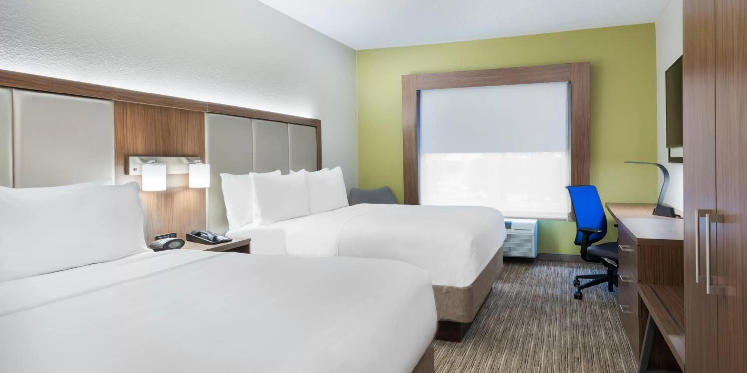 Bed in Holiday Inn Express & Suites - Kokomo South by IHG