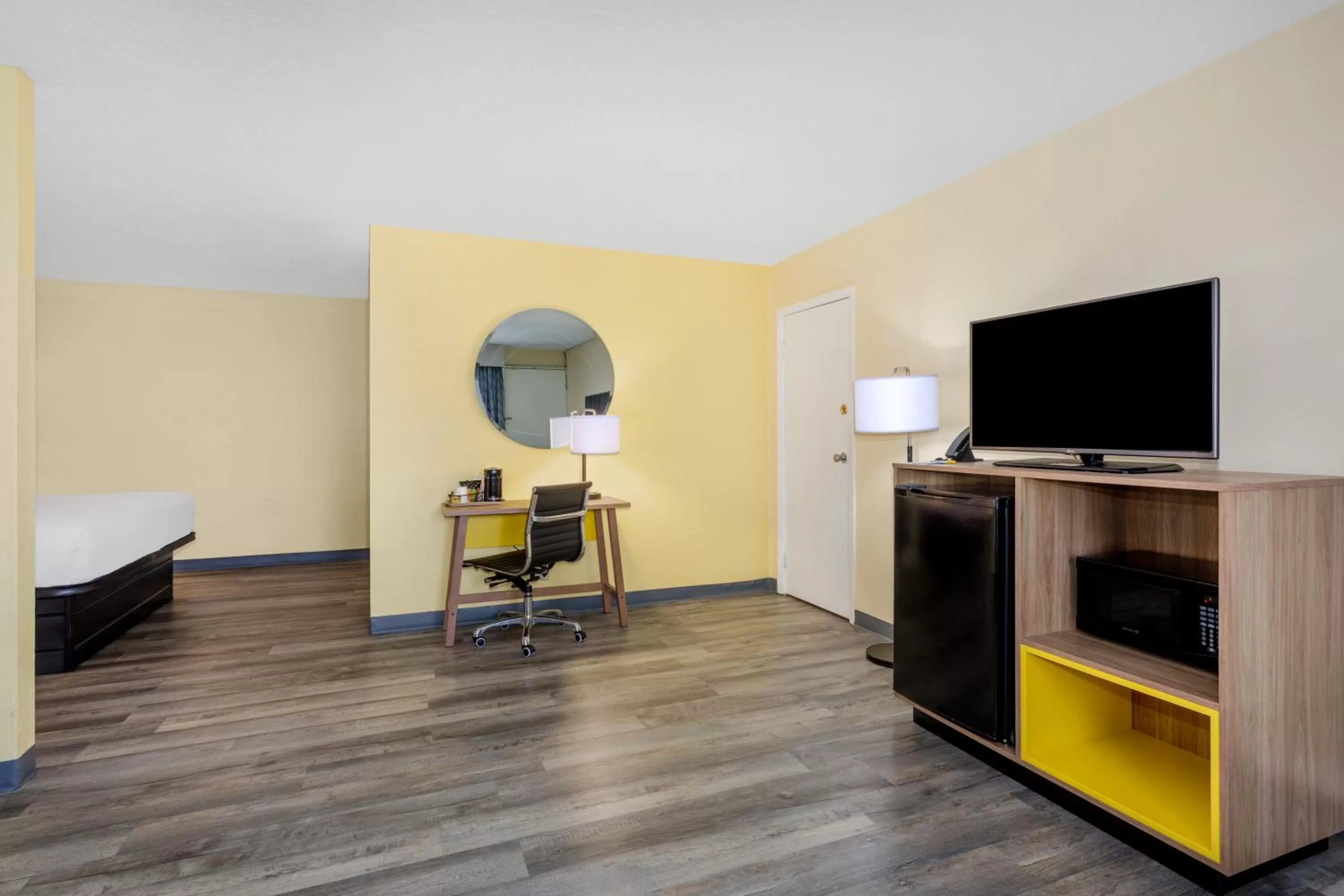 Living room in Days Inn & Suites by Wyndham Clovis