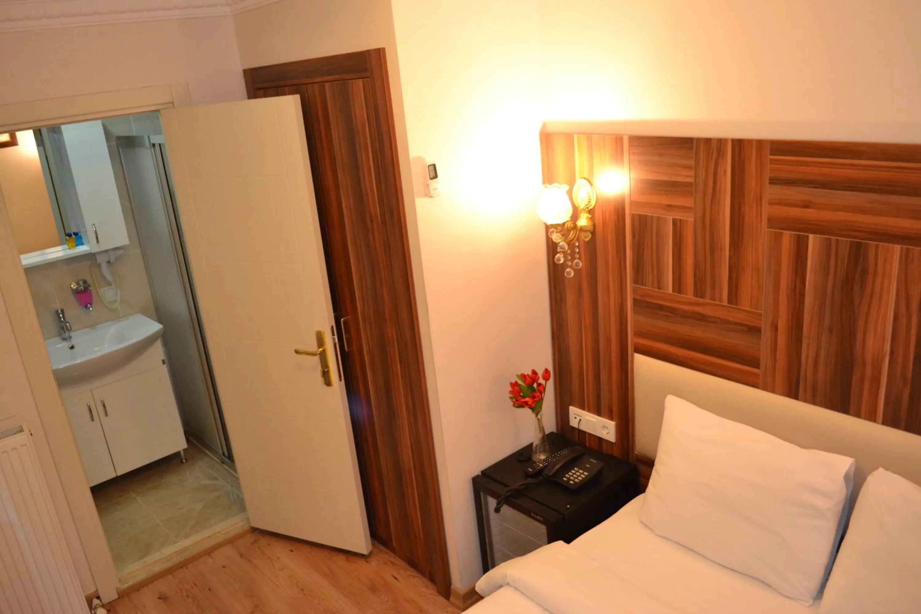 Shower, Bed in New Fatih Hotel