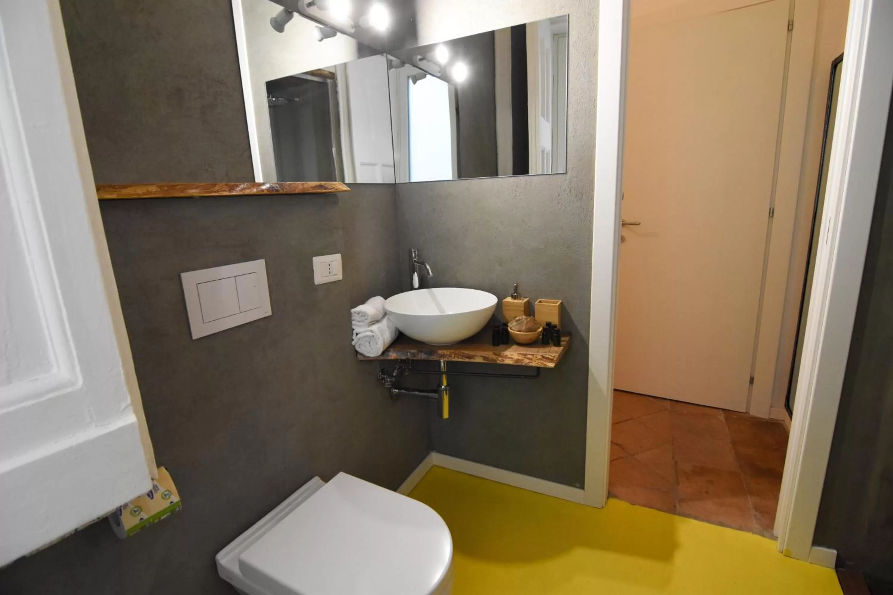 Toilet, Bathroom in La Dimora di Artemide B&B