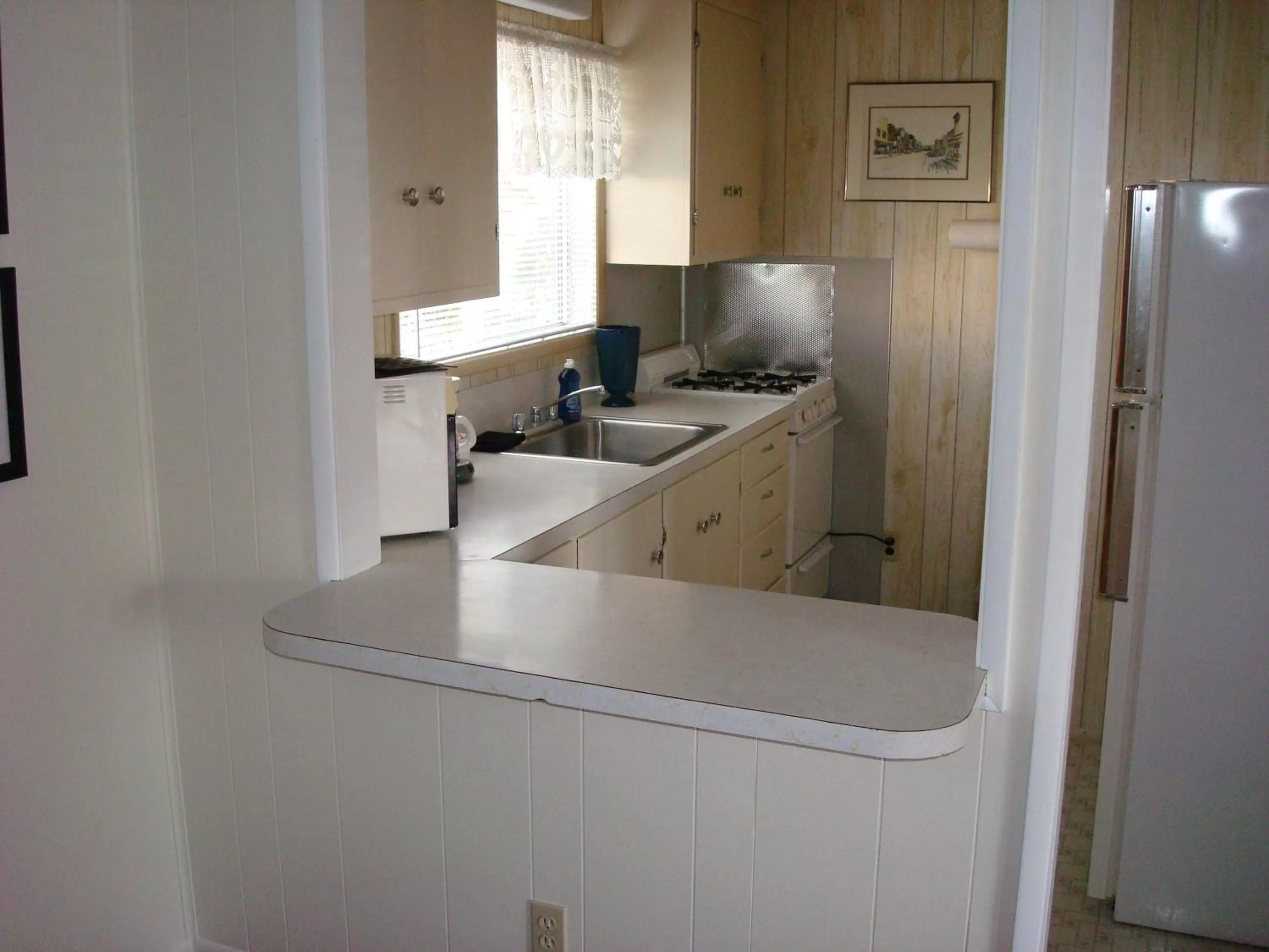 Kitchen or kitchenette in Redwood Suites