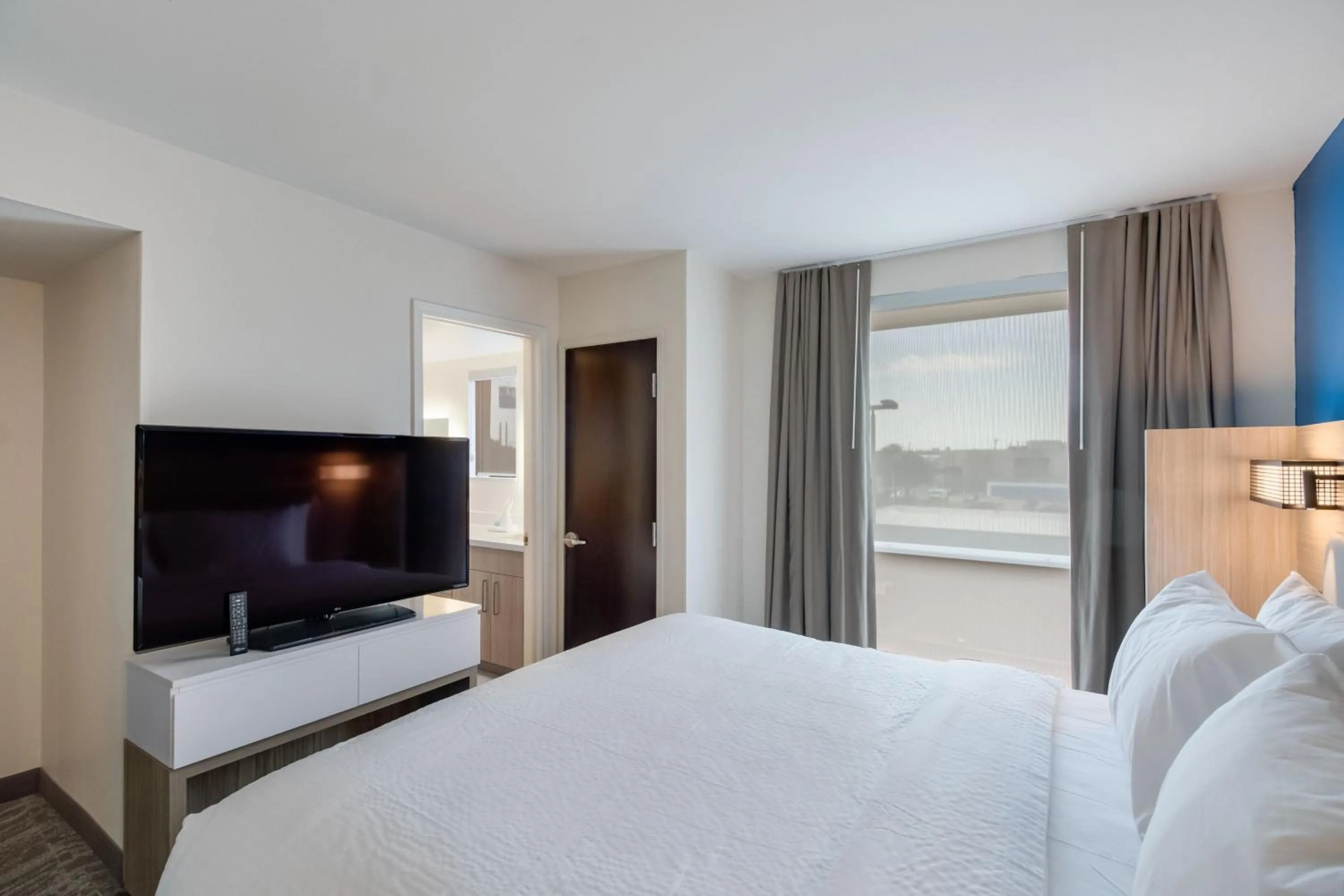 Bedroom, Bed in SpringHill Suites by Marriott Dallas NW Highway at Stemmons / I-35East