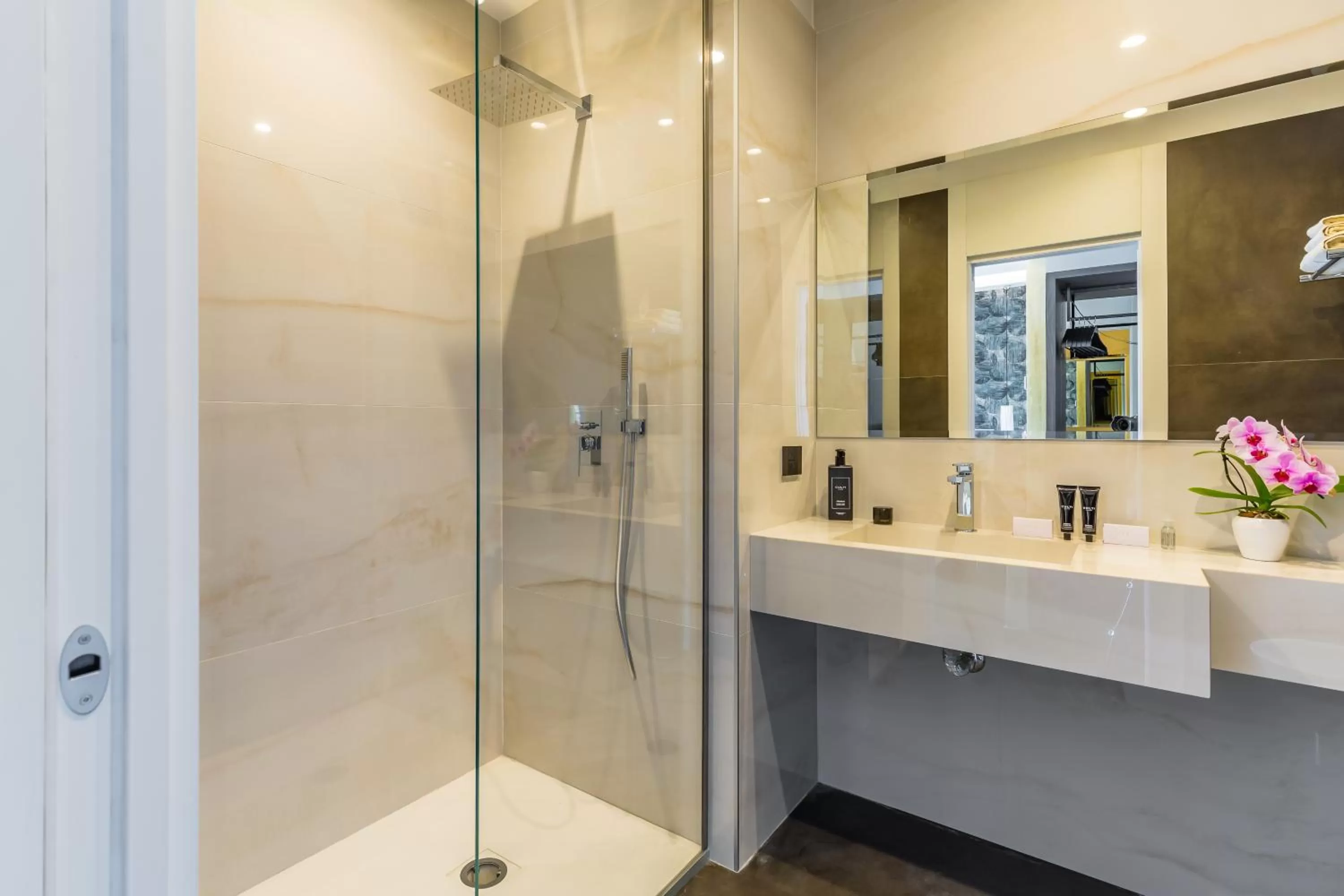 Shower in Dei Martiri Suite