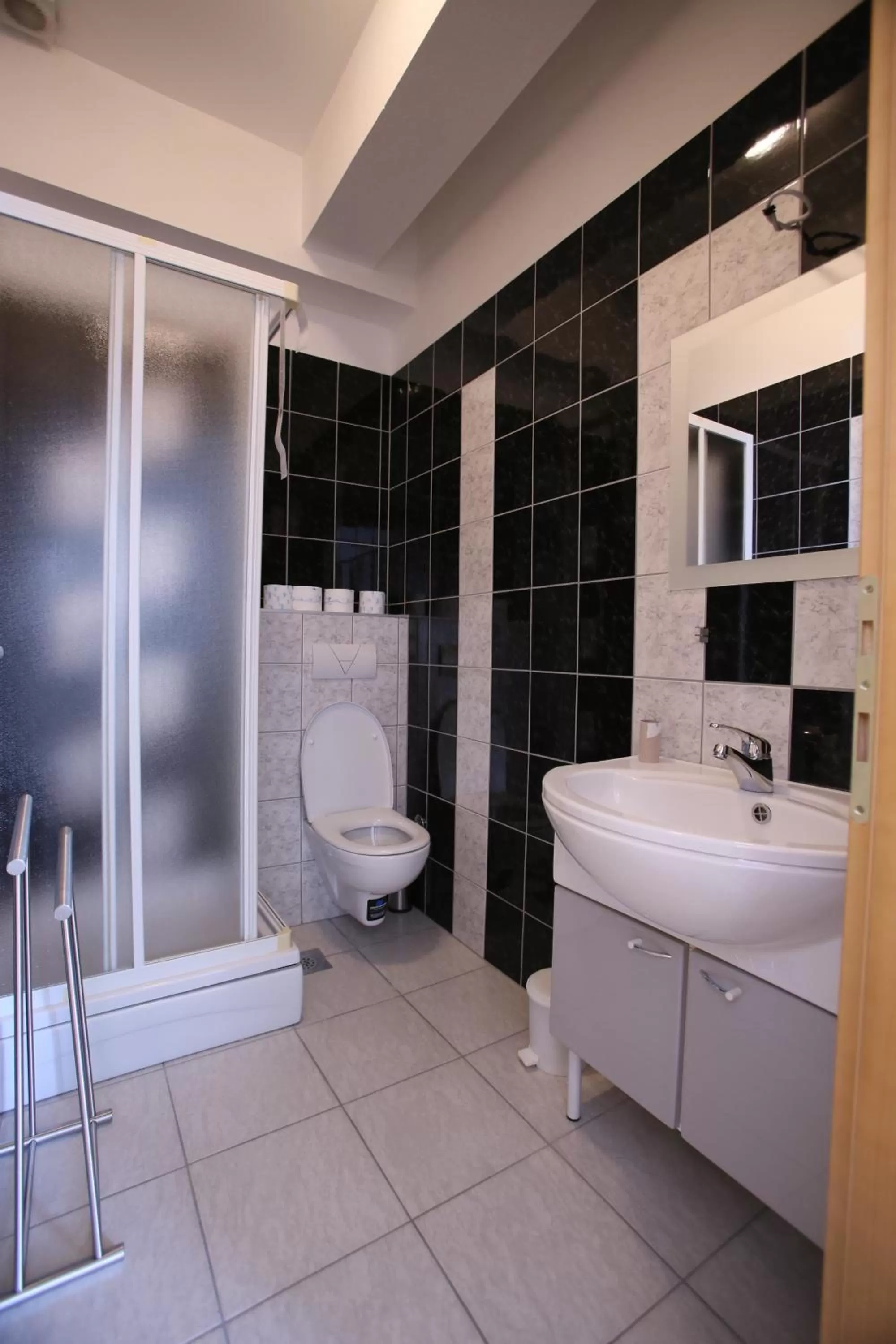 Bathroom in Motel Maks