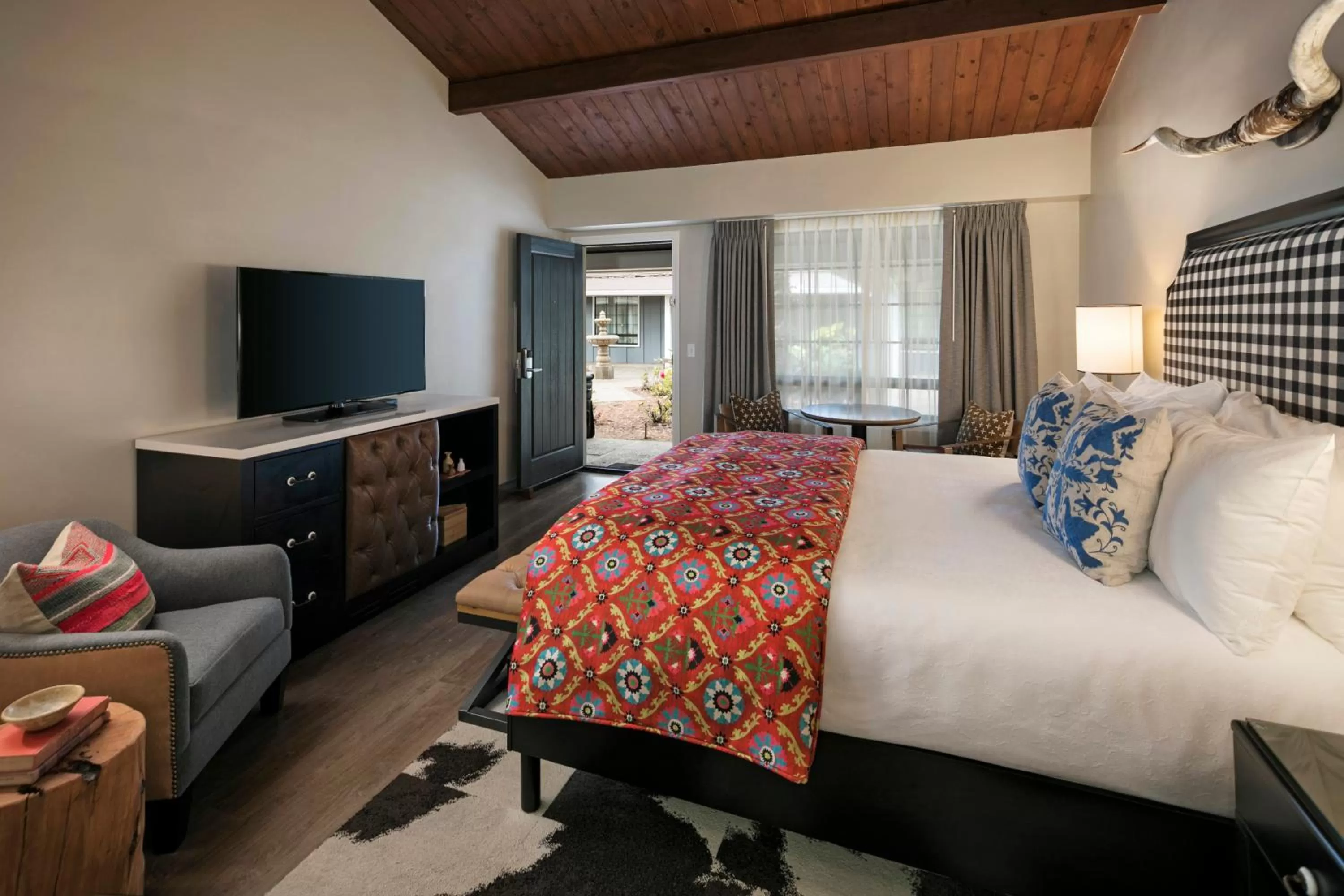 Photo of the whole room, Bed in Oceanpoint Ranch