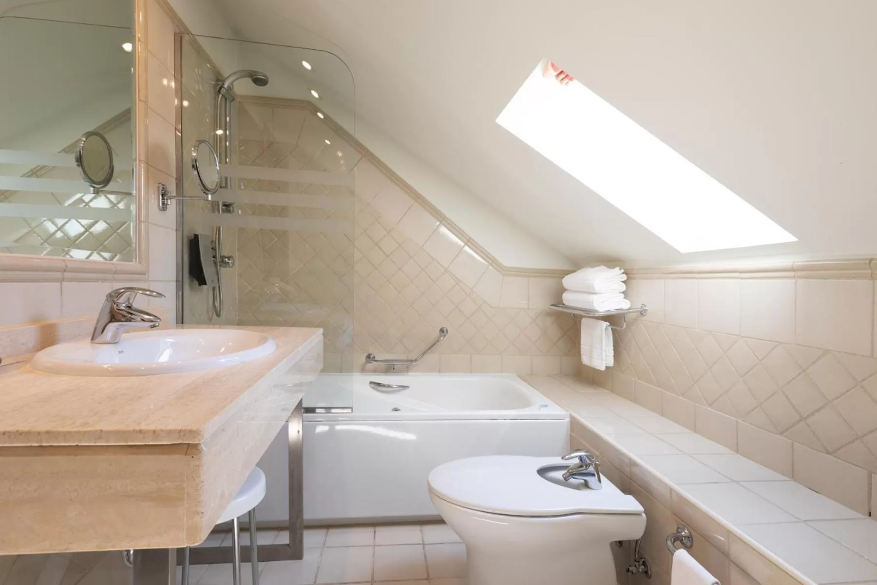 Bathroom in Hotel San Juan de los Reyes