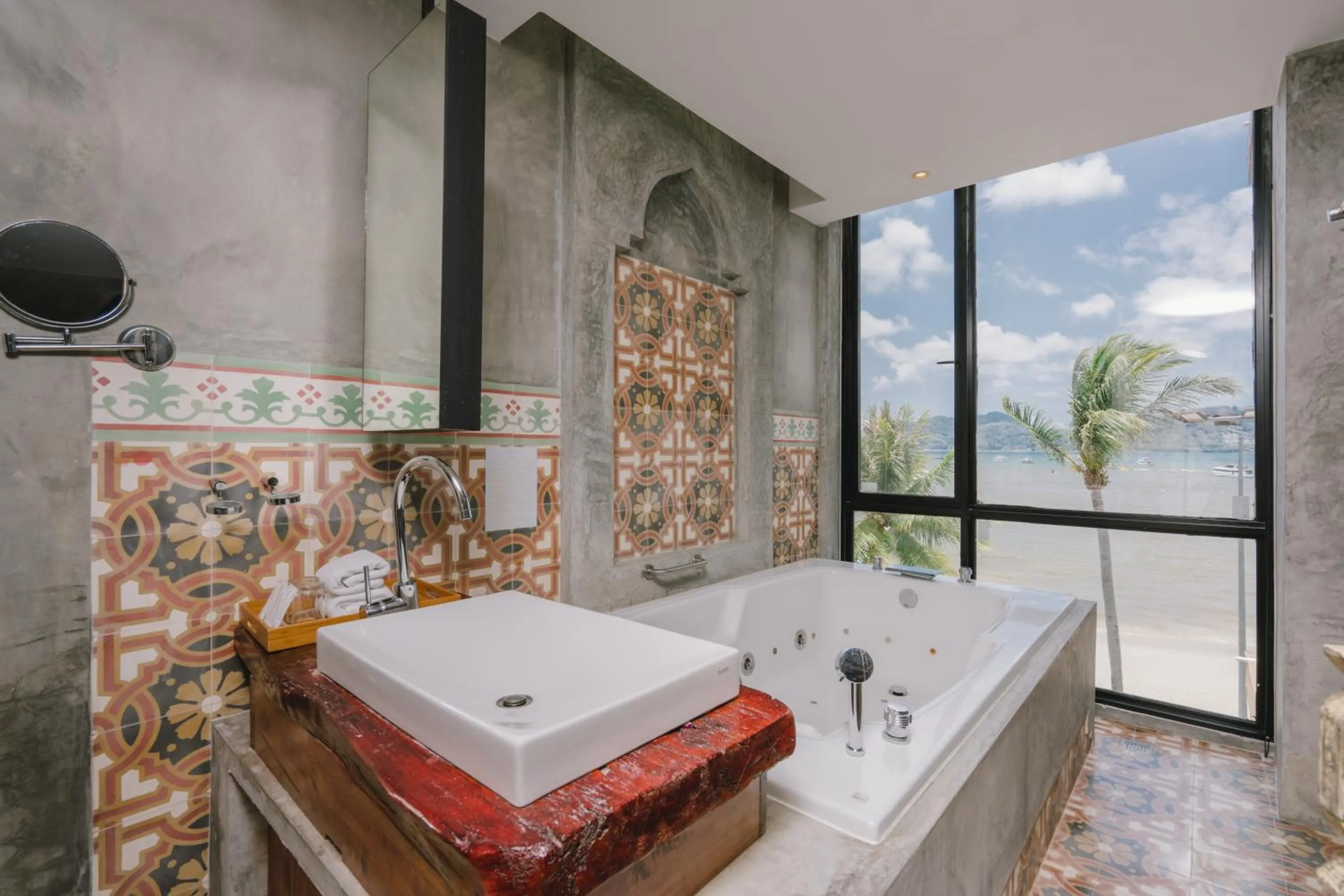 Bath in Patong Signature Boutique Hotel