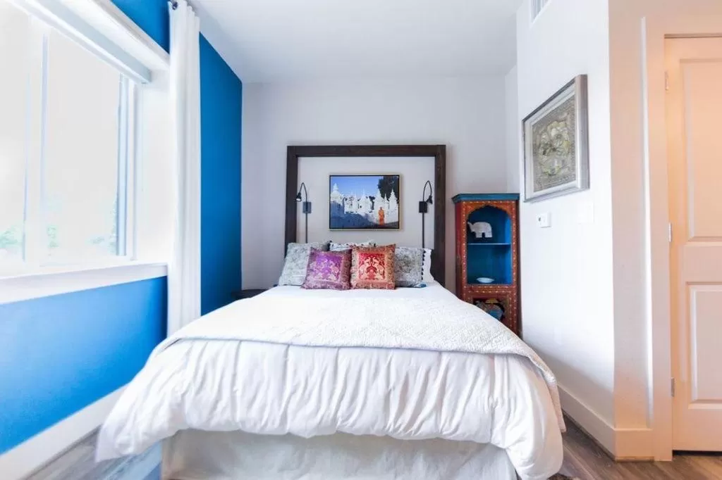 Bed in The Bishop Arts Hotel by Qresorts