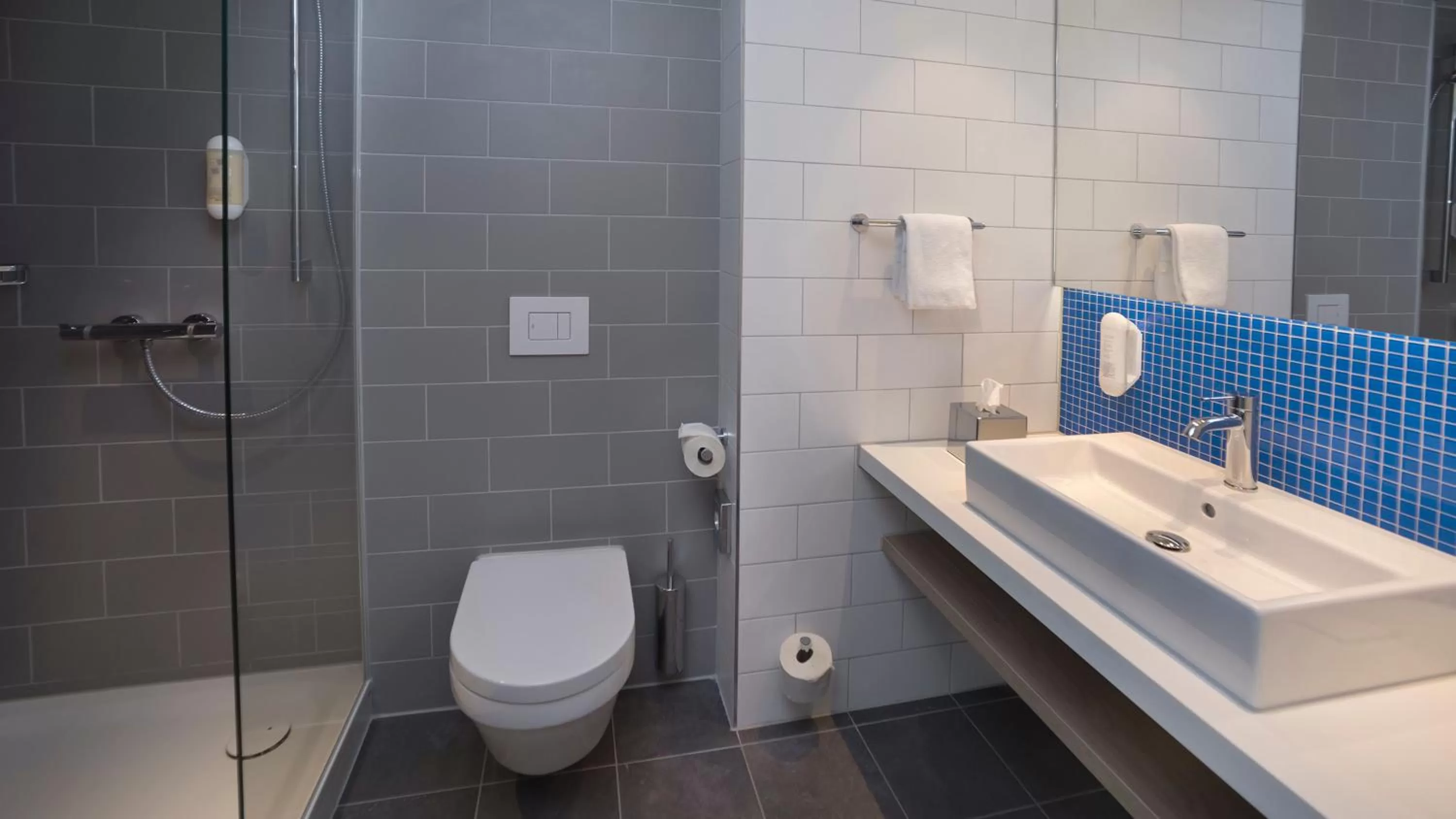 Bathroom in Holiday Inn Express - Wiesbaden by IHG