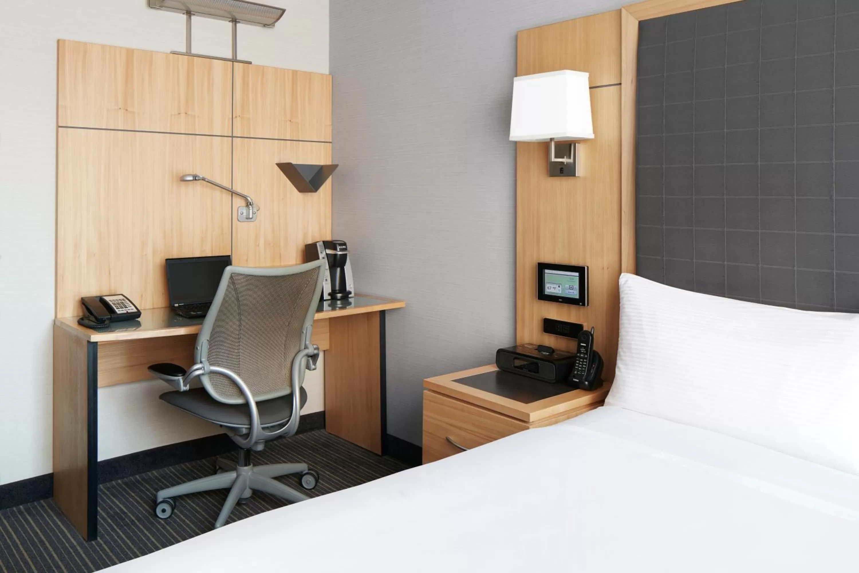 Business facilities, Bed in Club Quarters Hotel World Trade Center, New York