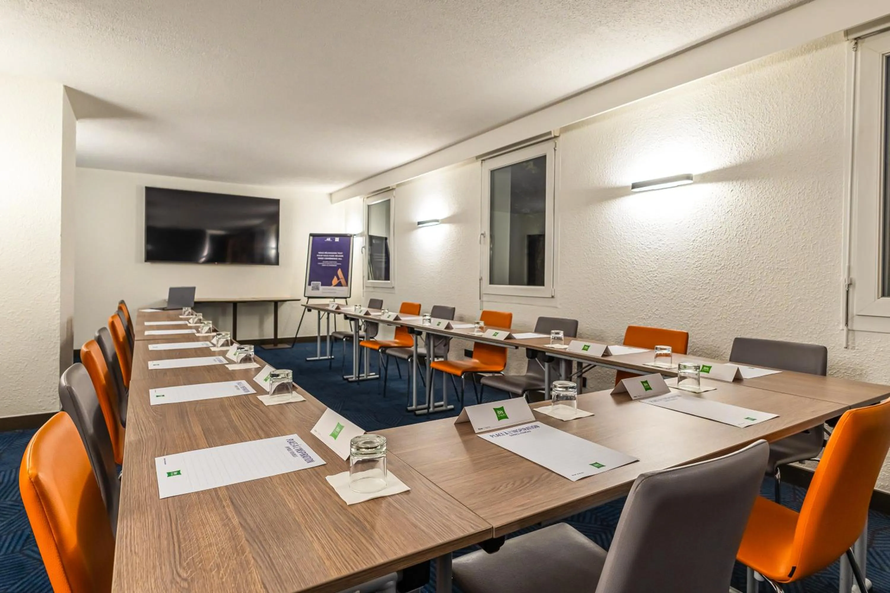 Meeting/conference room in ibis Styles Saint-Quentin