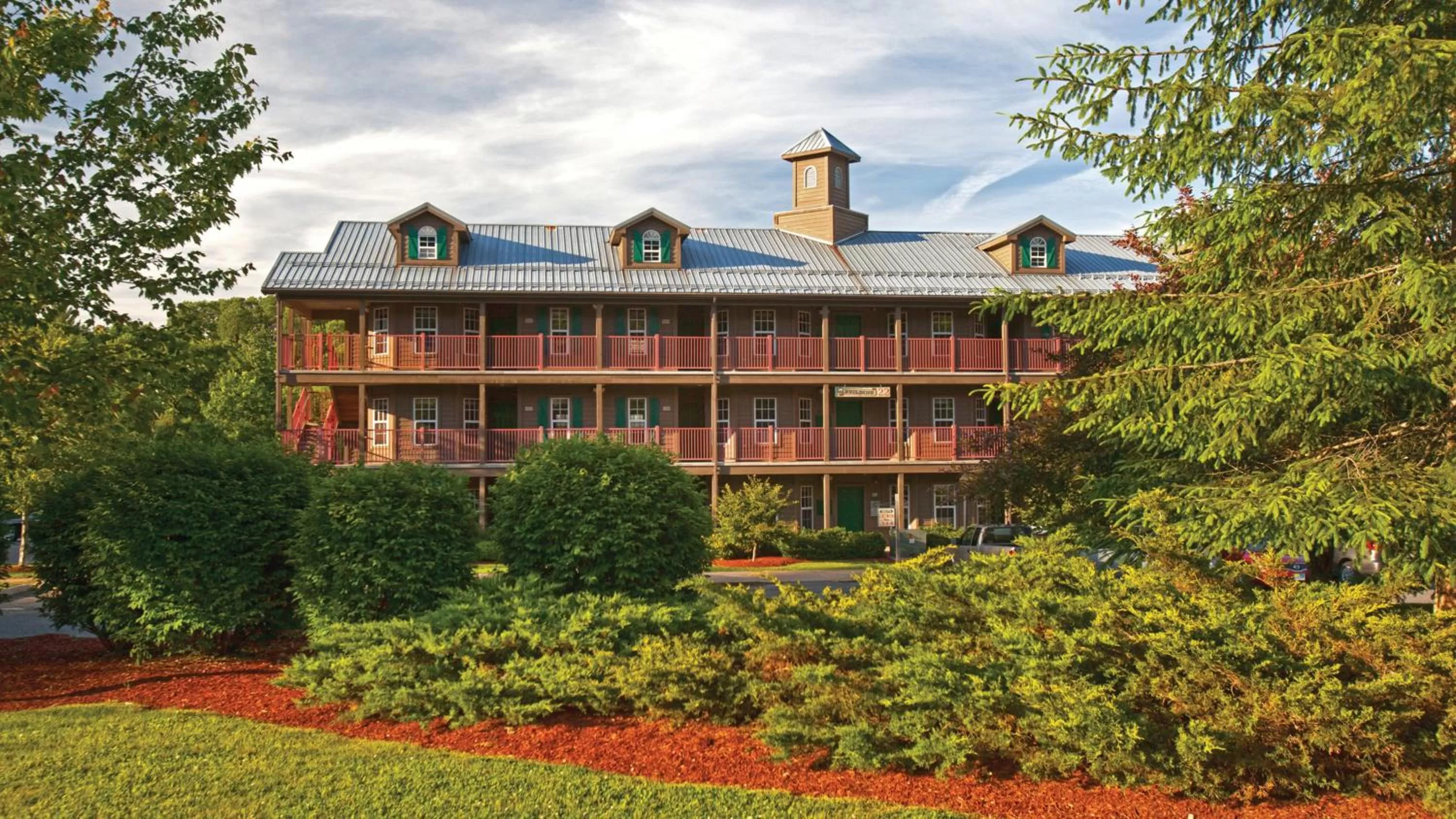 Property building in Holiday Inn Club Vacations Oak n Spruce Resort in the Berkshires