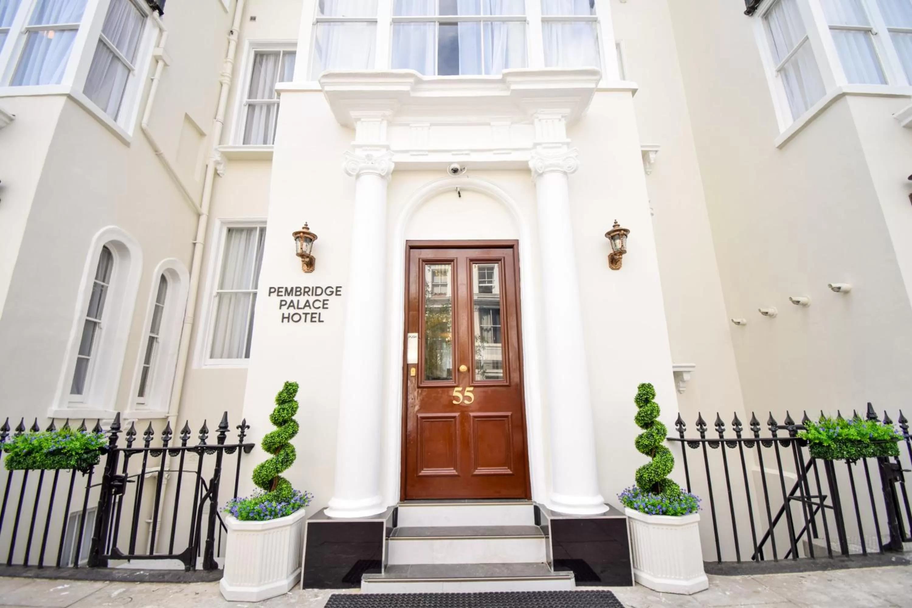 Property building in Pembridge Palace Hotel