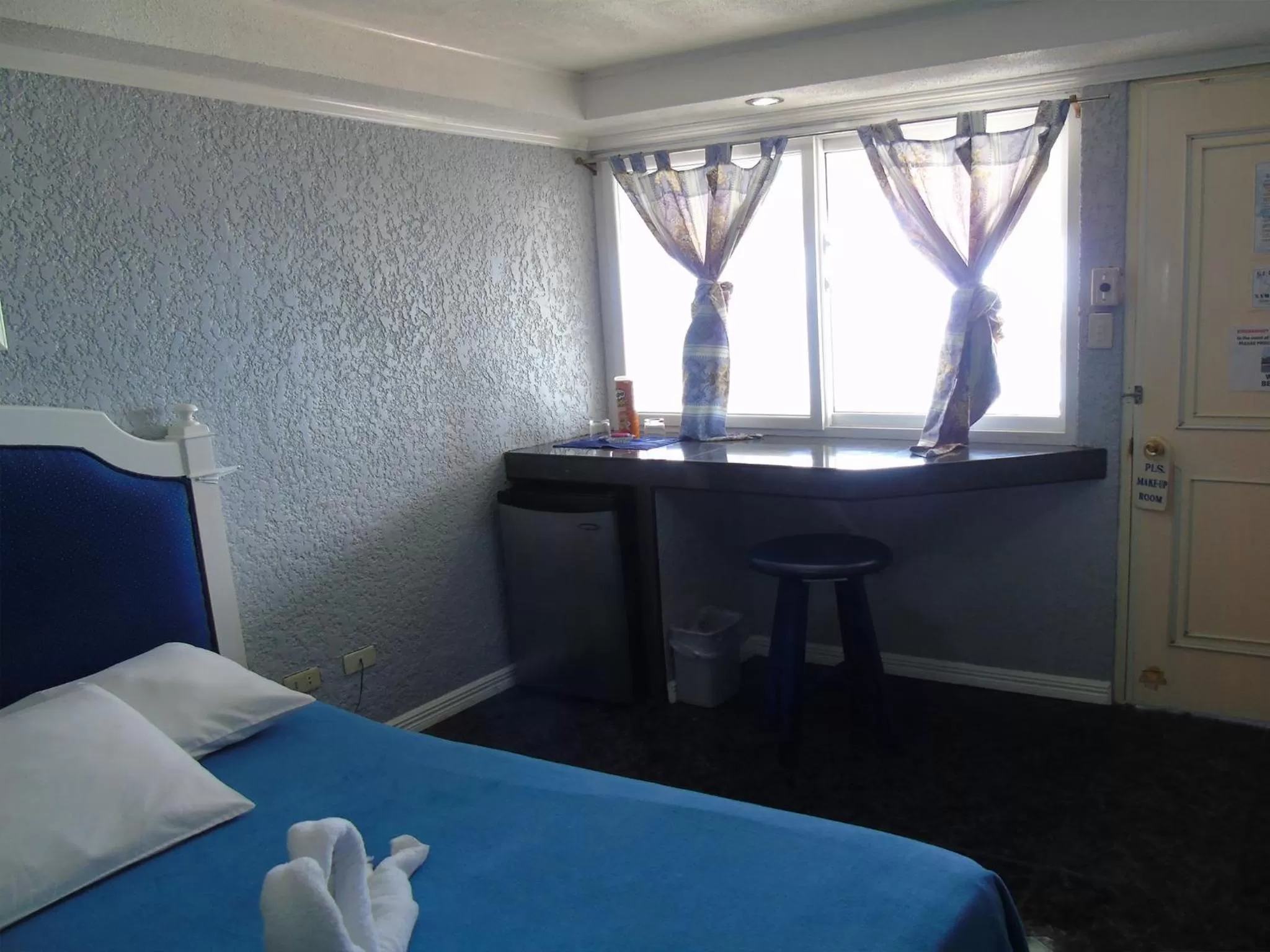 Photo of the whole room, Bed in Blue Rock Resort