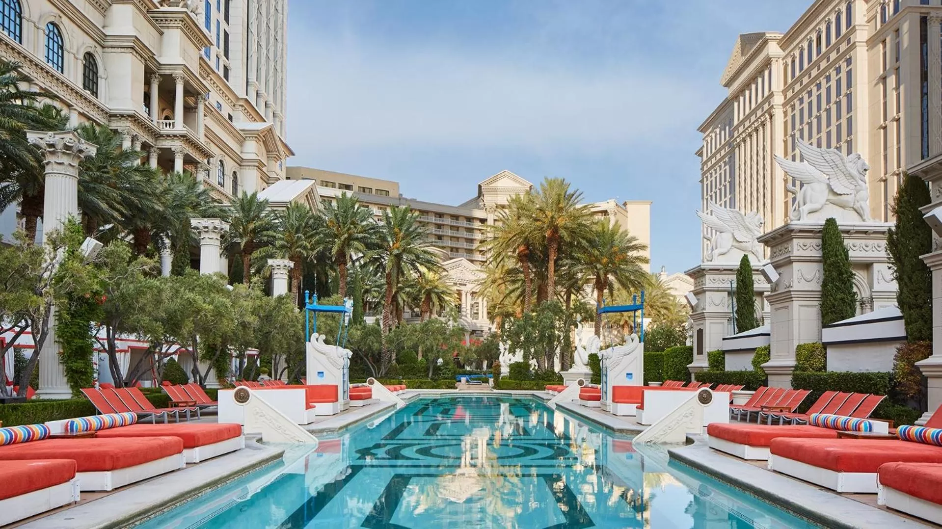 Swimming pool in Caesars Palace Hotel & Casino
