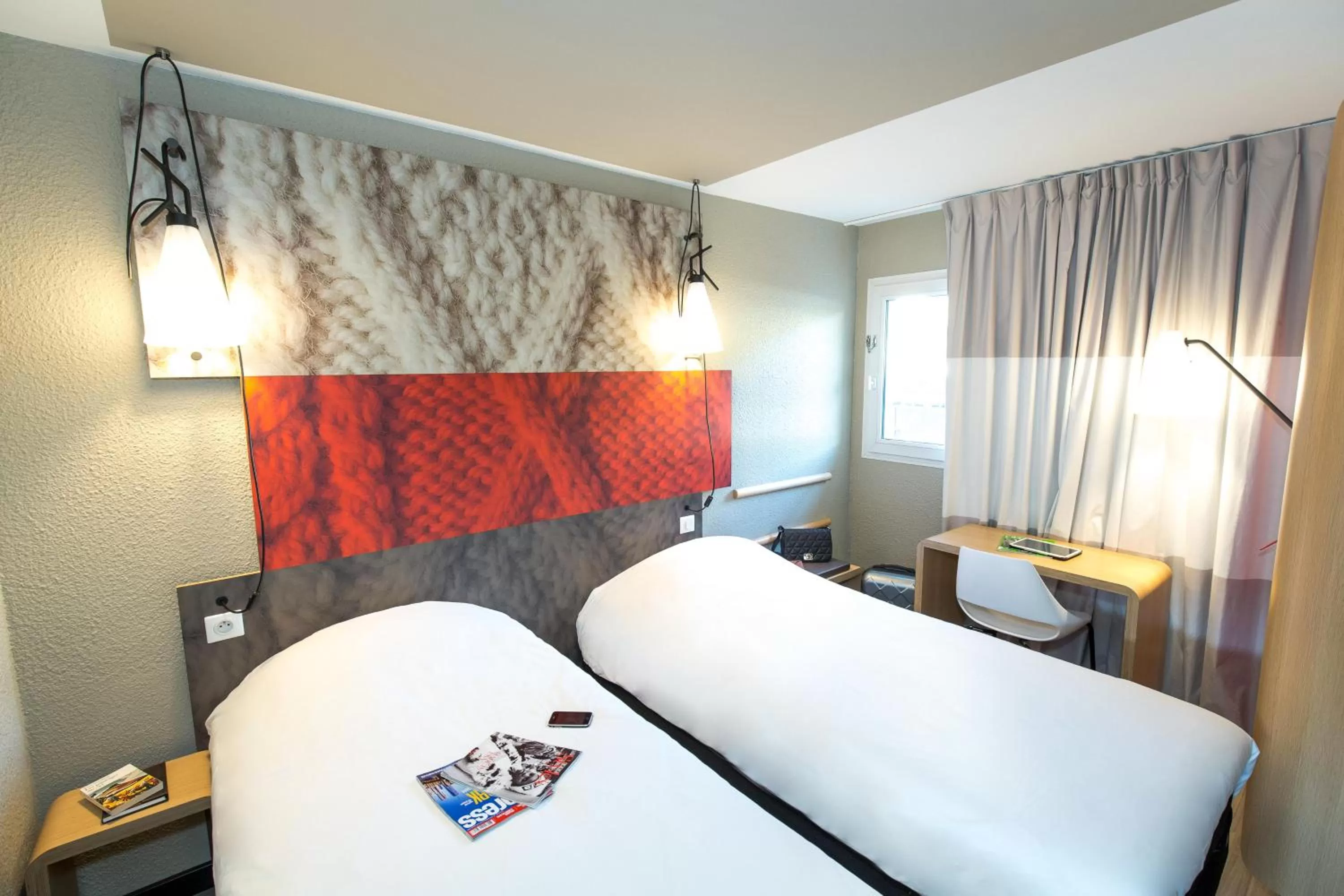 Photo of the whole room, Bed in ibis Marseille Timone