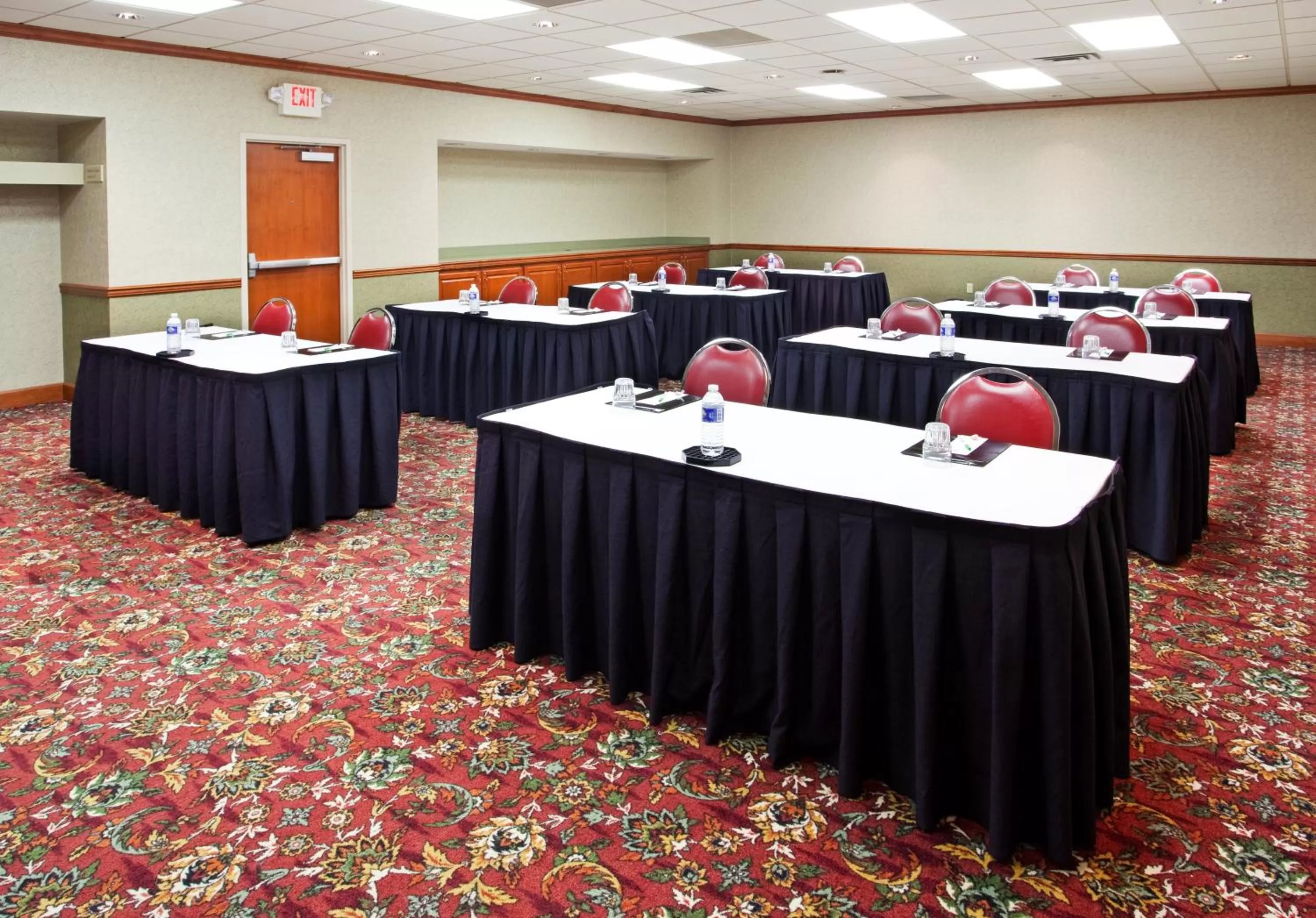 Meeting/conference room in Holiday Inn Cincinnati-Eastgate by IHG