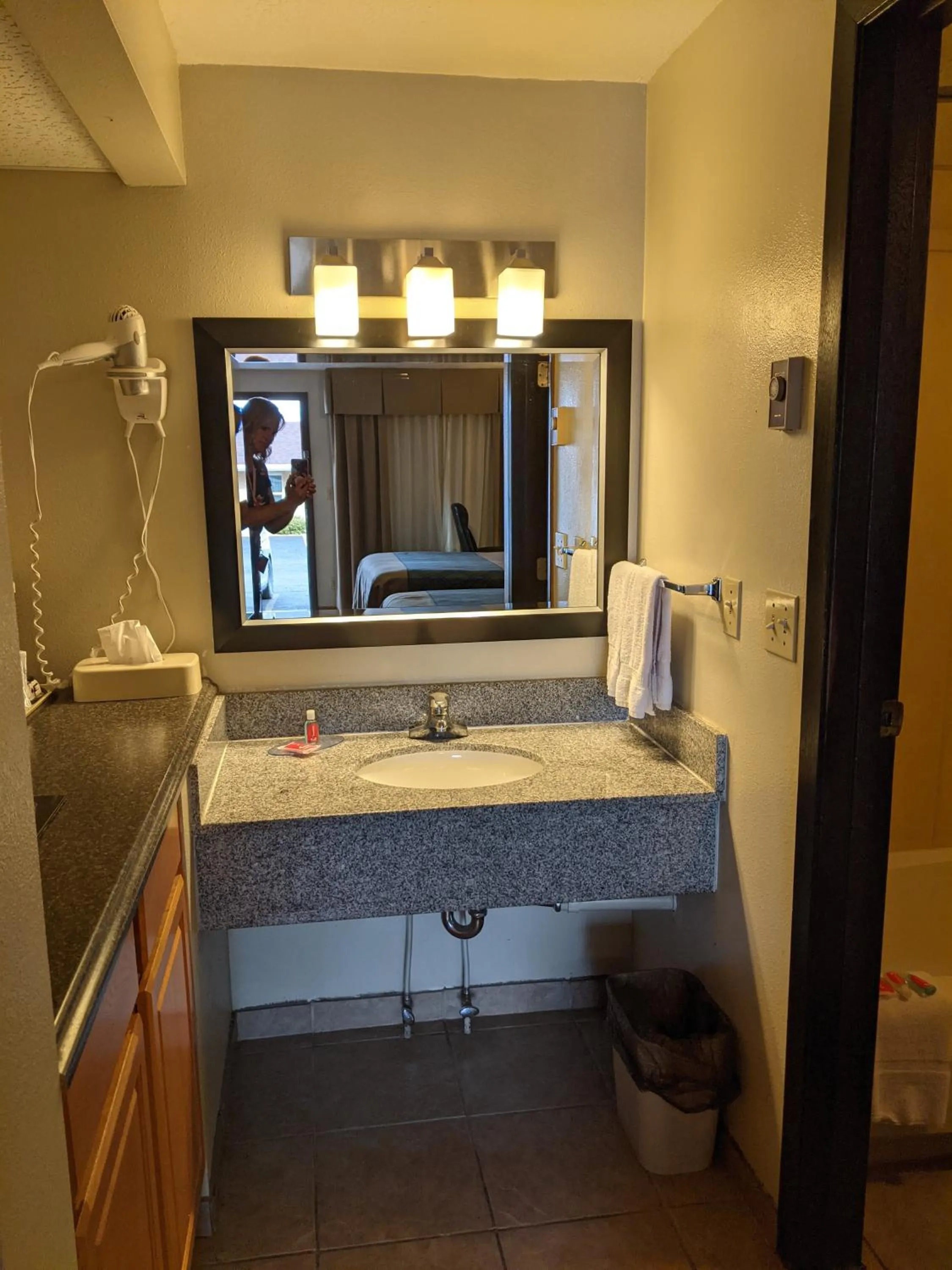 Bathroom in Econostay