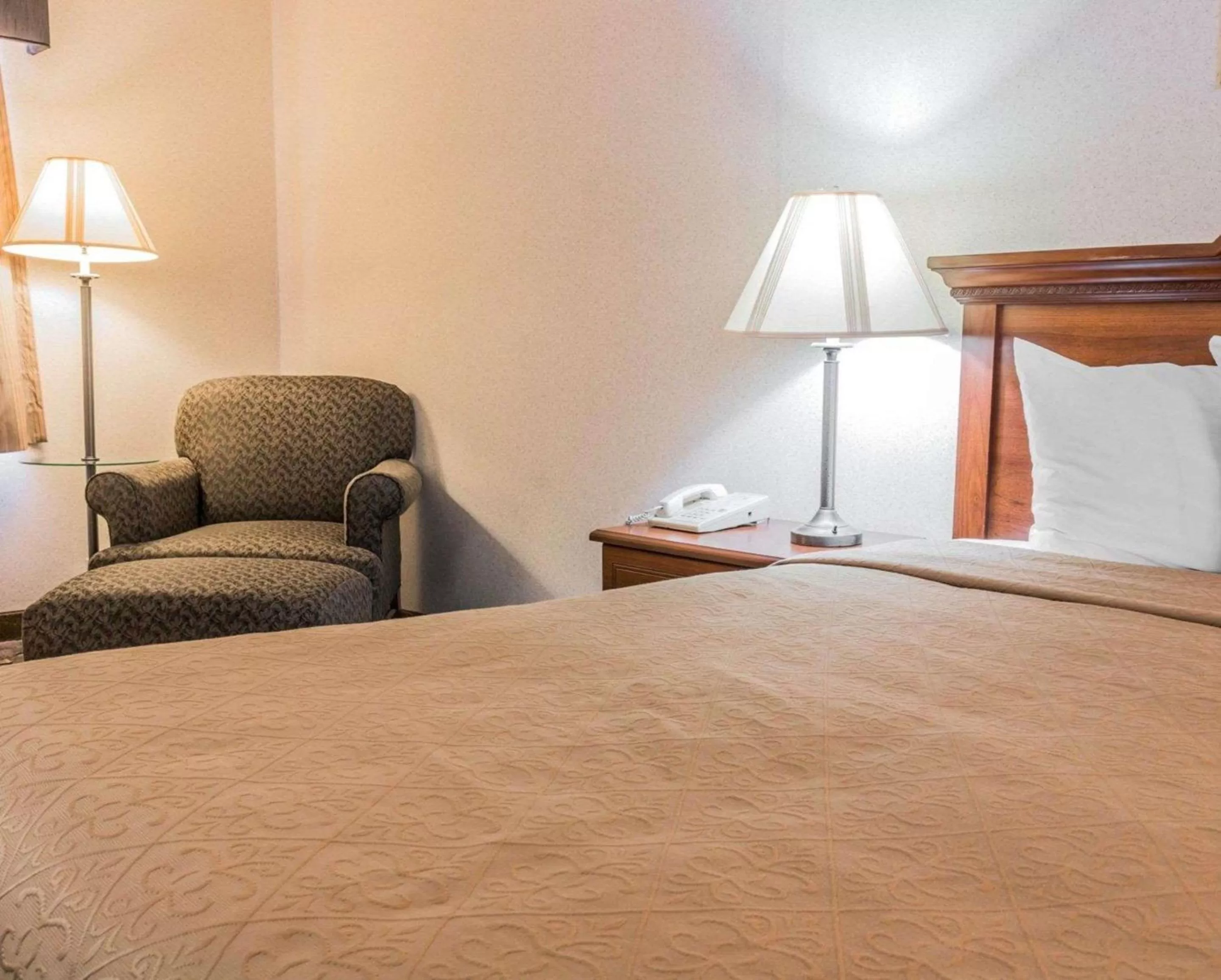 Photo of the whole room, Bed in Quality Inn Grand Rapids North