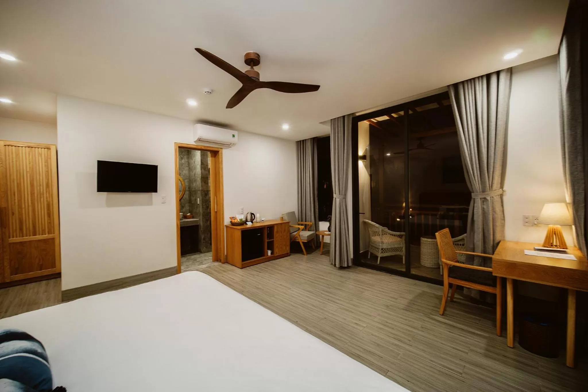 Bed in The Watermark Beachside Hotel