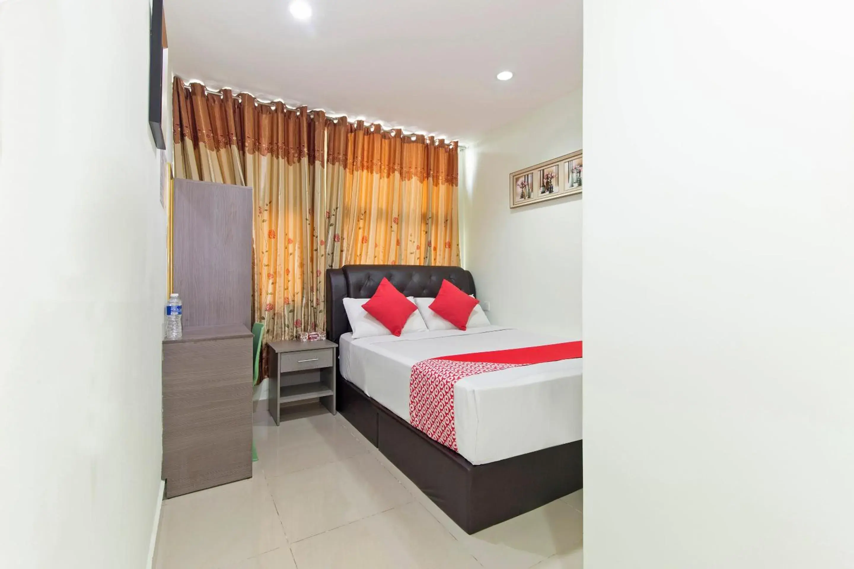 Deluxe Double Room in OYO 444 KL Empire Hotel Deluxe Double Room in OYO 444 KL Empire Hotel