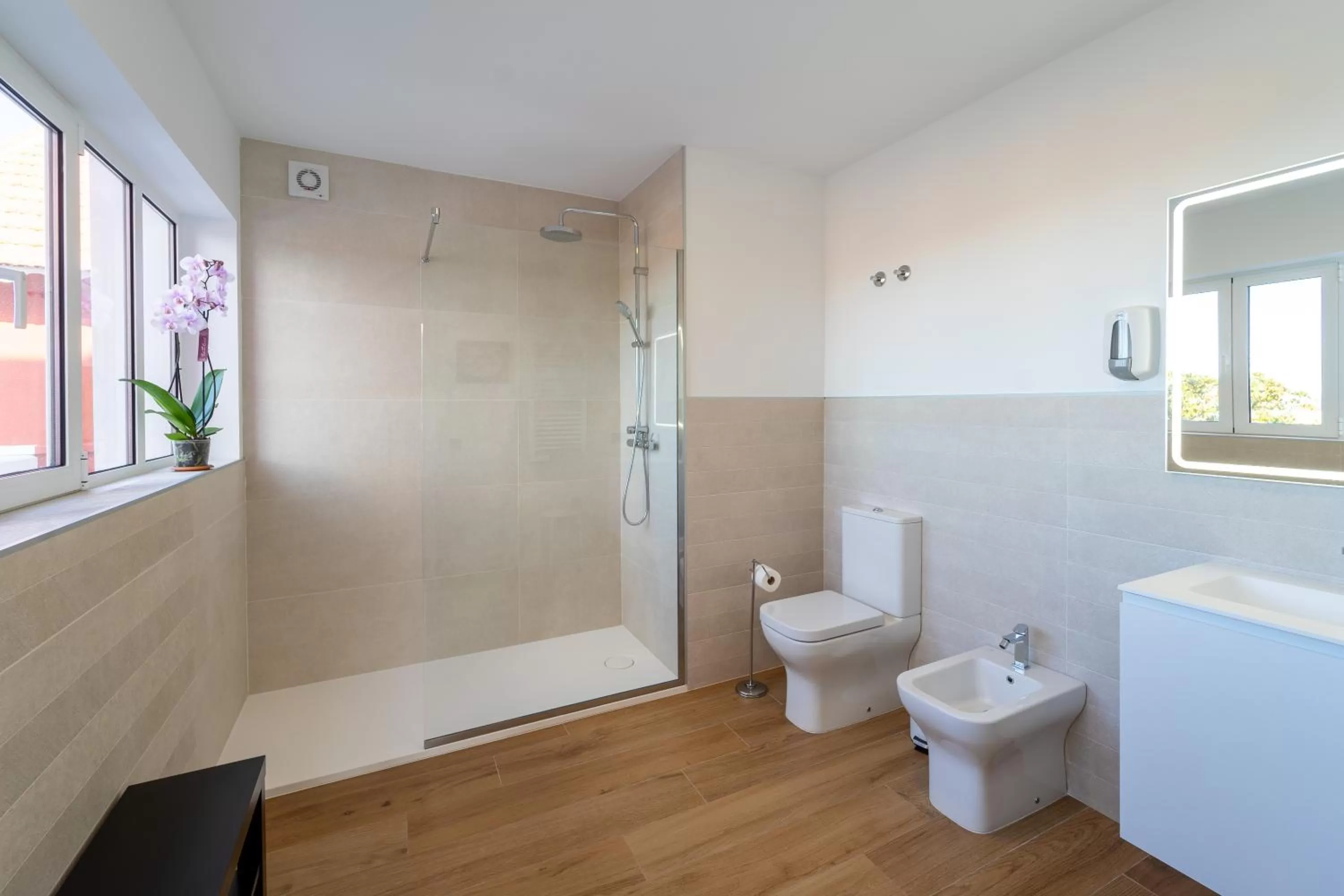 Bathroom in Albor Suites