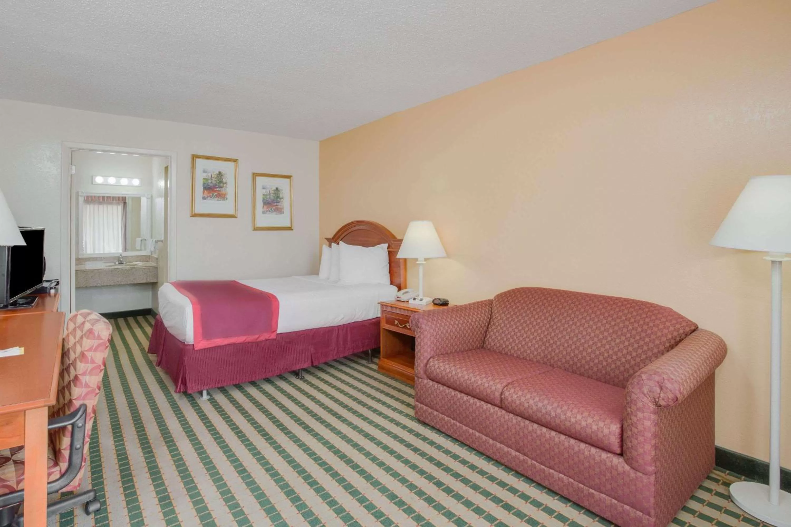 Bed in Days Inn by Wyndham Asheville West