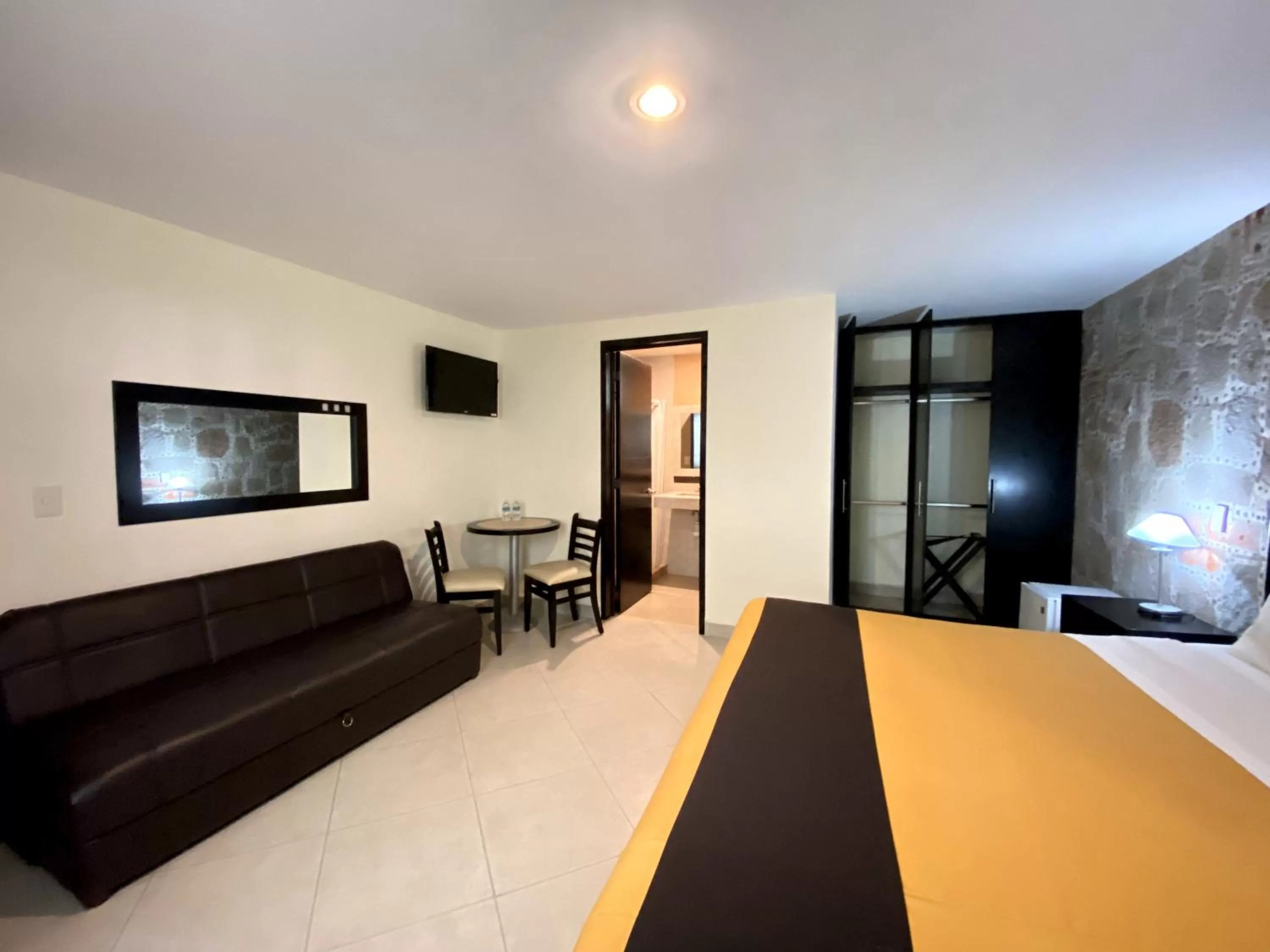 TV and multimedia, Bed in Hotel Escala Puebla Centro