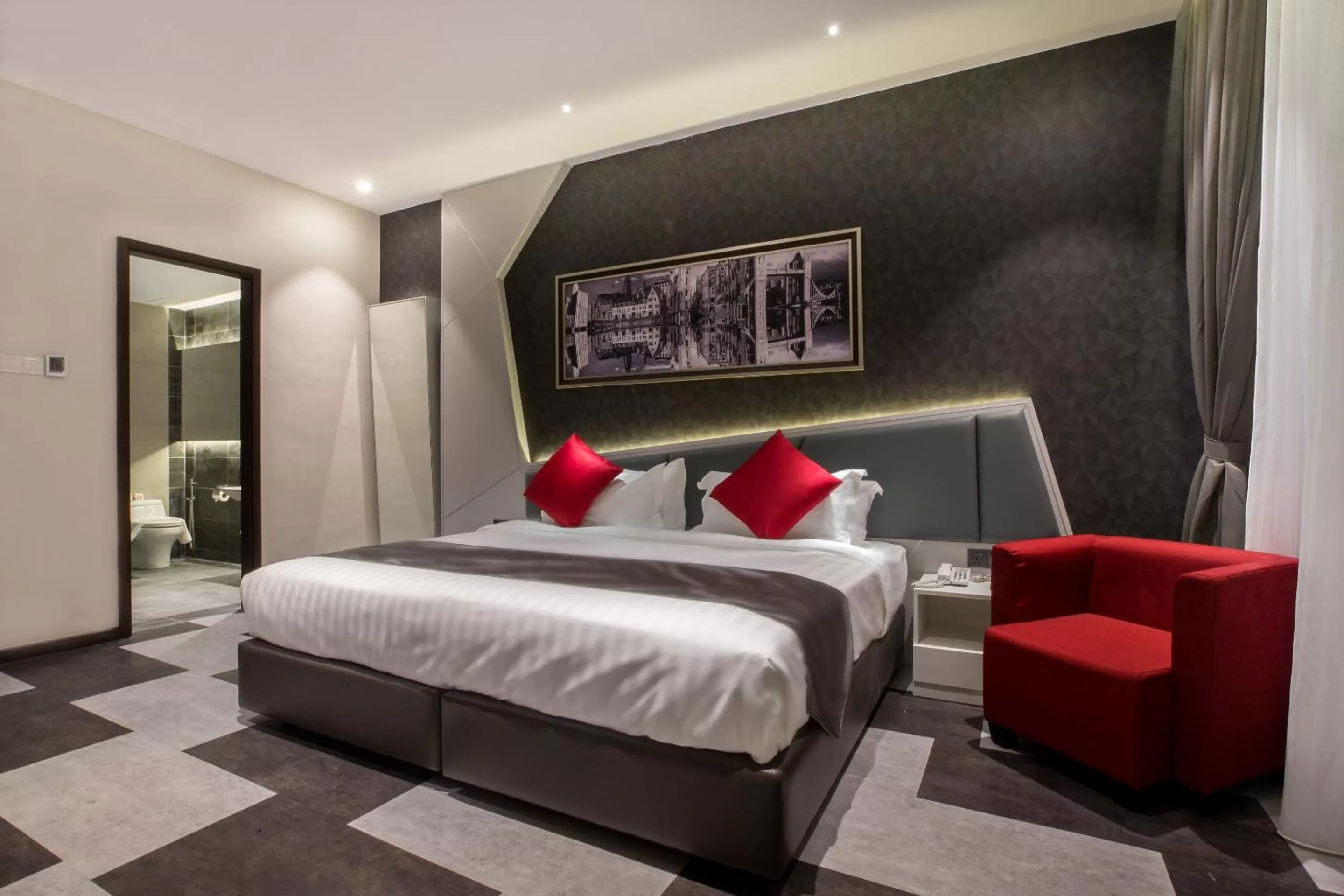 Photo of the whole room, Bed in Iconic Hotel