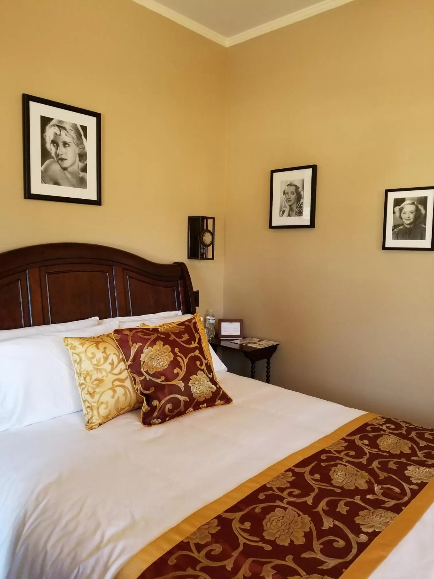 Bed in Blackberry Inn