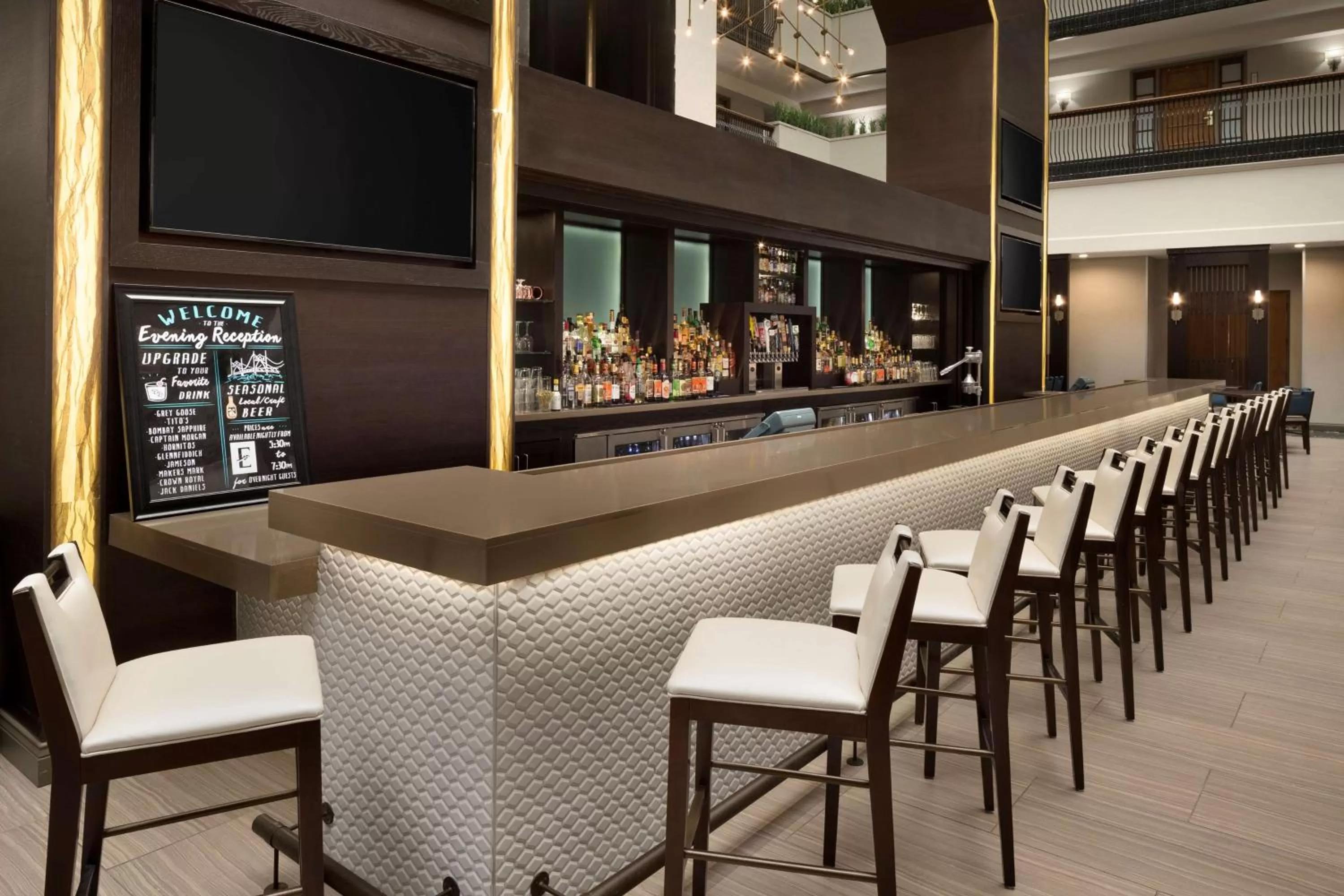 Lounge or bar in Embassy Suites by Hilton Columbus