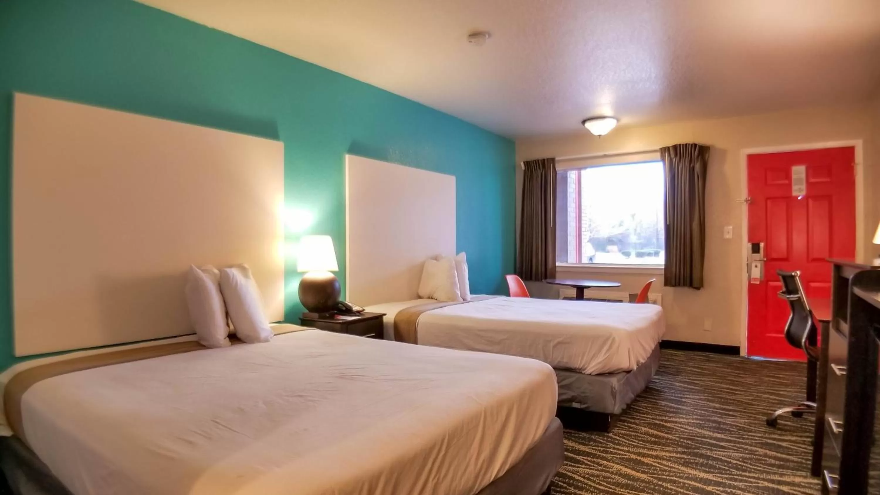 Photo of the whole room, Bed in Howard Johnson by Wyndham Houston Hobby Airport