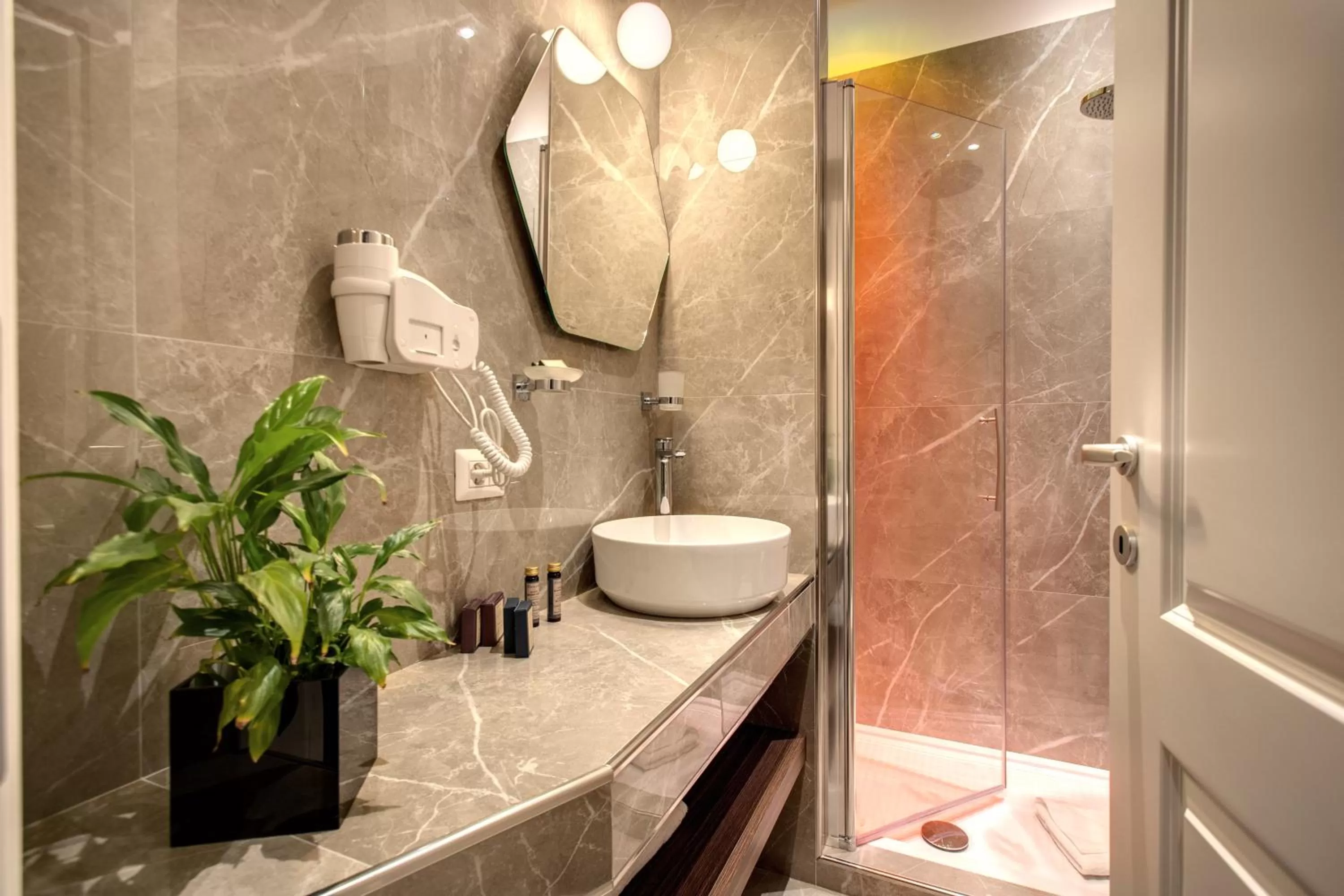 Bathroom in Tree Charme Parliament Boutique Hotel